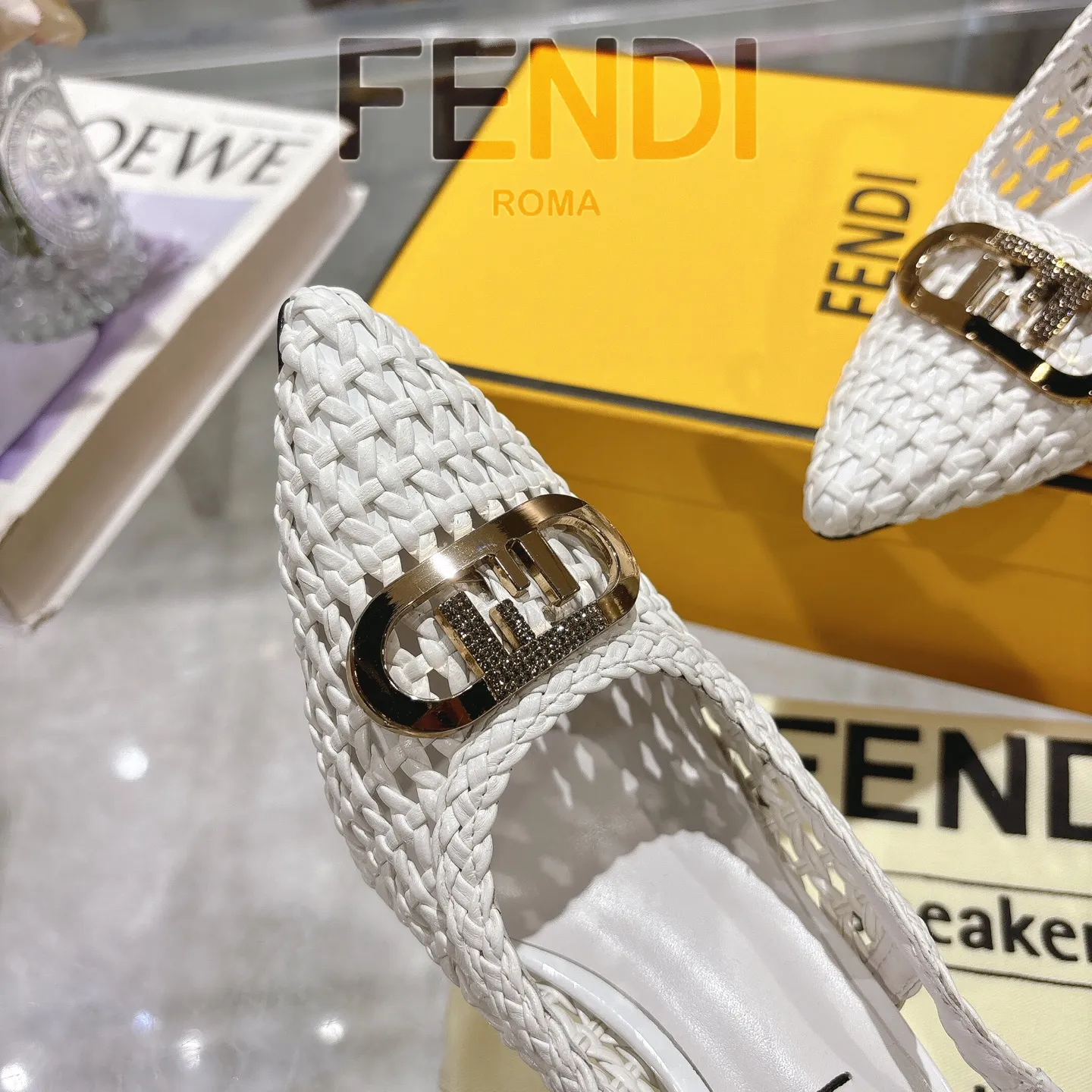 フェンディ新作白手織りハイヒールサンダル - 画像 (8)