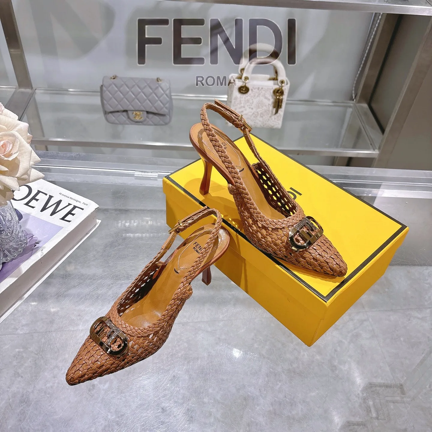 Fendi新作ブラウンハイヒールサンダル - 画像 (3)