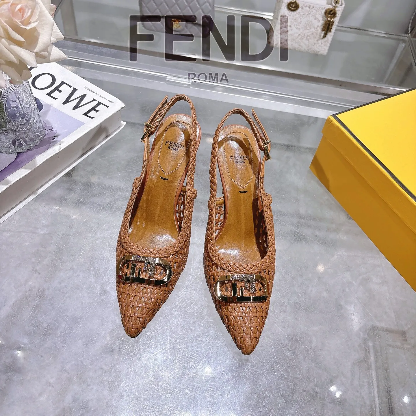 Fendi新作ブラウンハイヒールサンダル - 画像 (4)