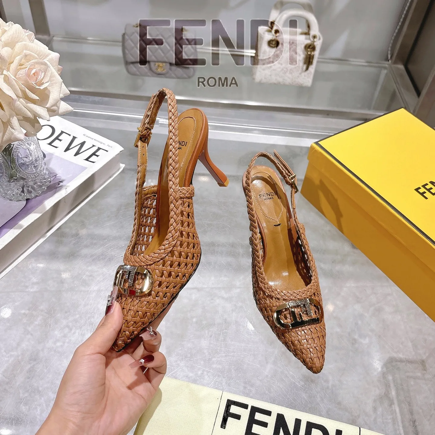 Fendi新作ブラウンハイヒールサンダル - 画像 (5)