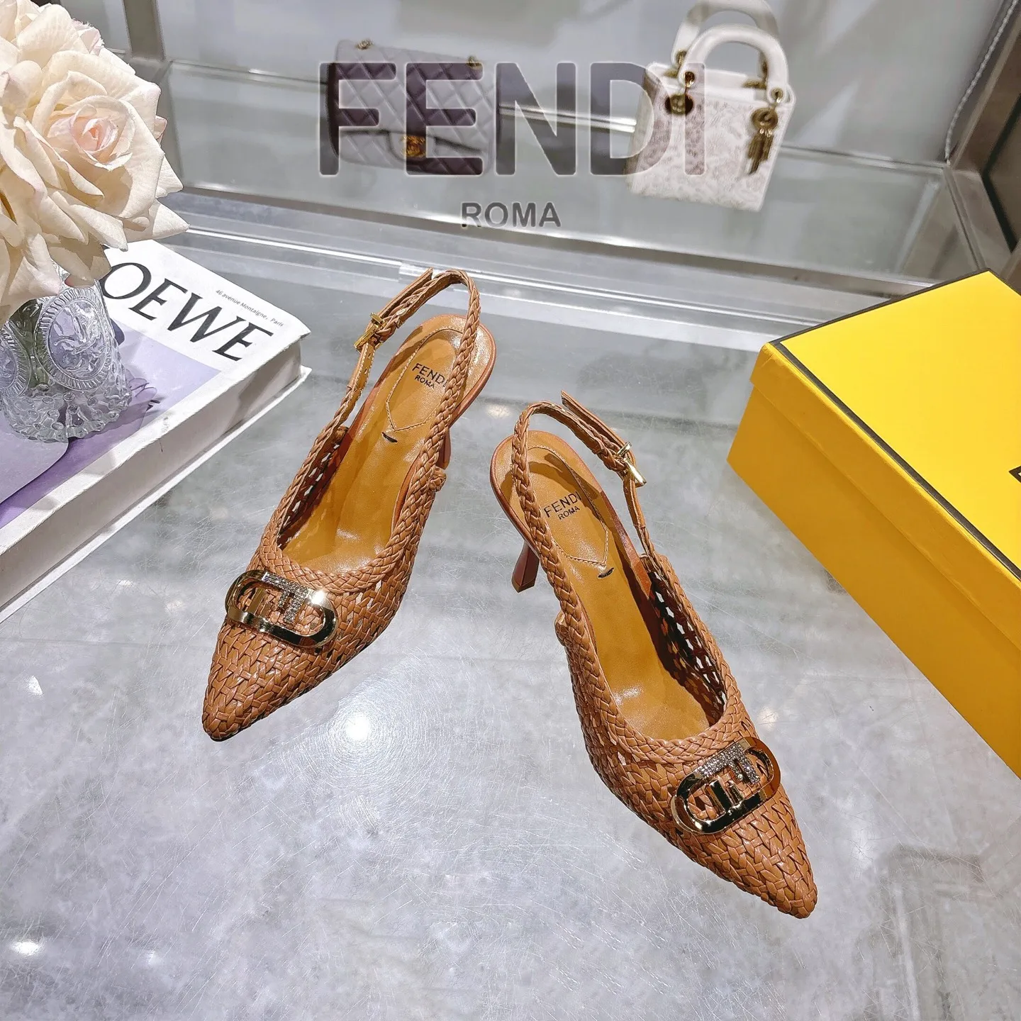 Fendi新作ブラウンハイヒールサンダル - 画像 (6)