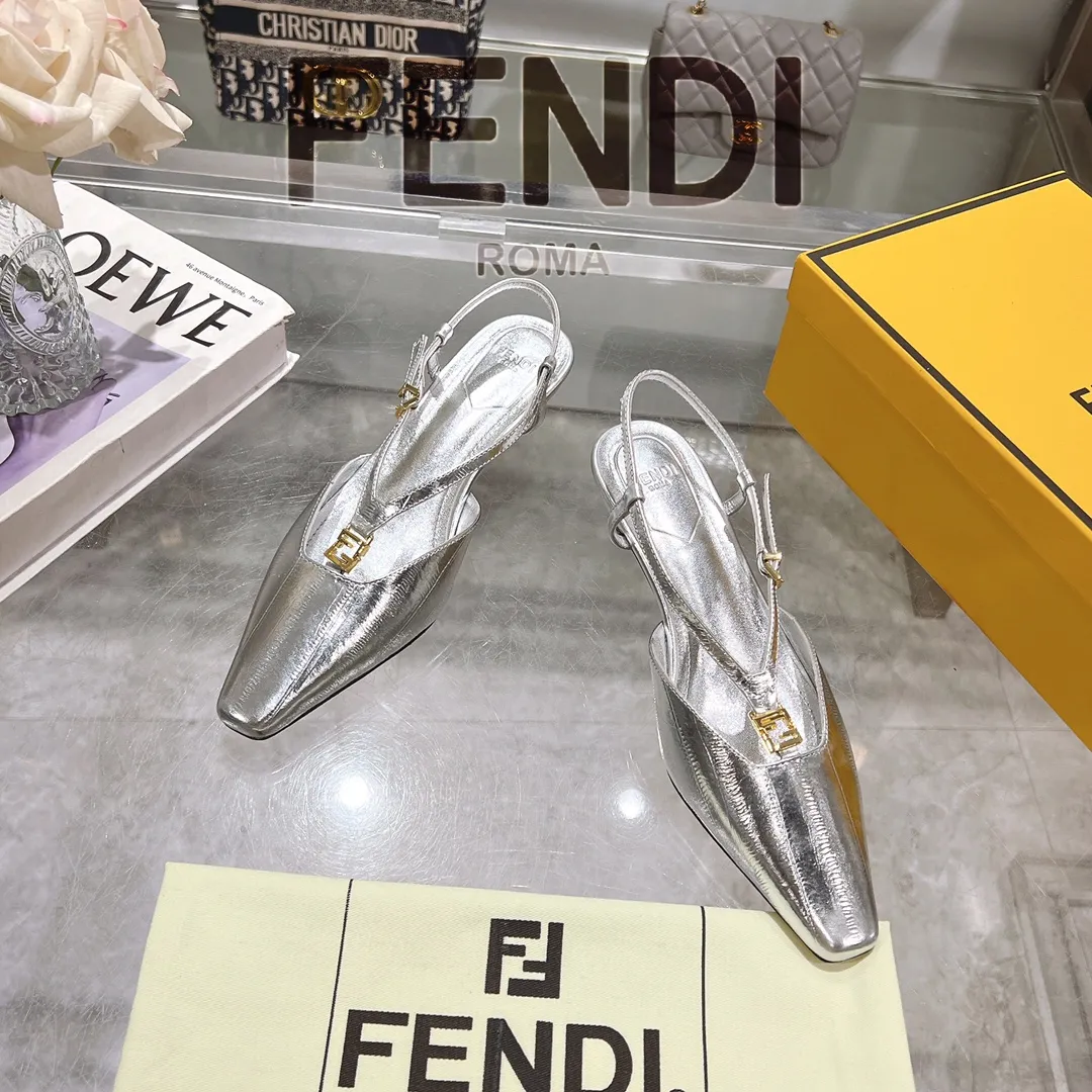 FENDI 新作シルバー鳗魚模様ハイヒールサンダル - 画像 (4)