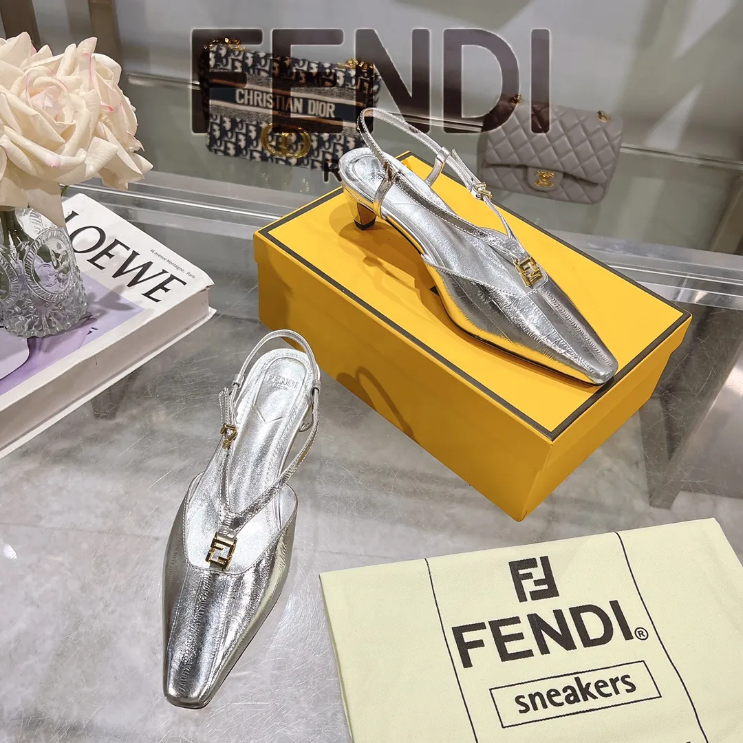 FENDI 新作シルバー鳗魚模様ハイヒールサンダル - 画像 (5)