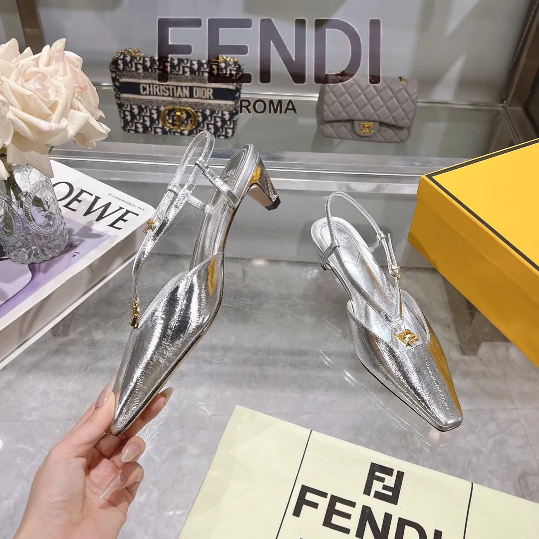 FENDI 新作シルバー鳗魚模様ハイヒールサンダル - 画像 (6)