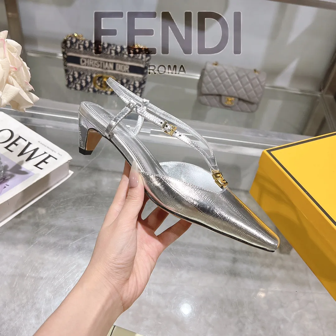 FENDI 新作シルバー鳗魚模様ハイヒールサンダル