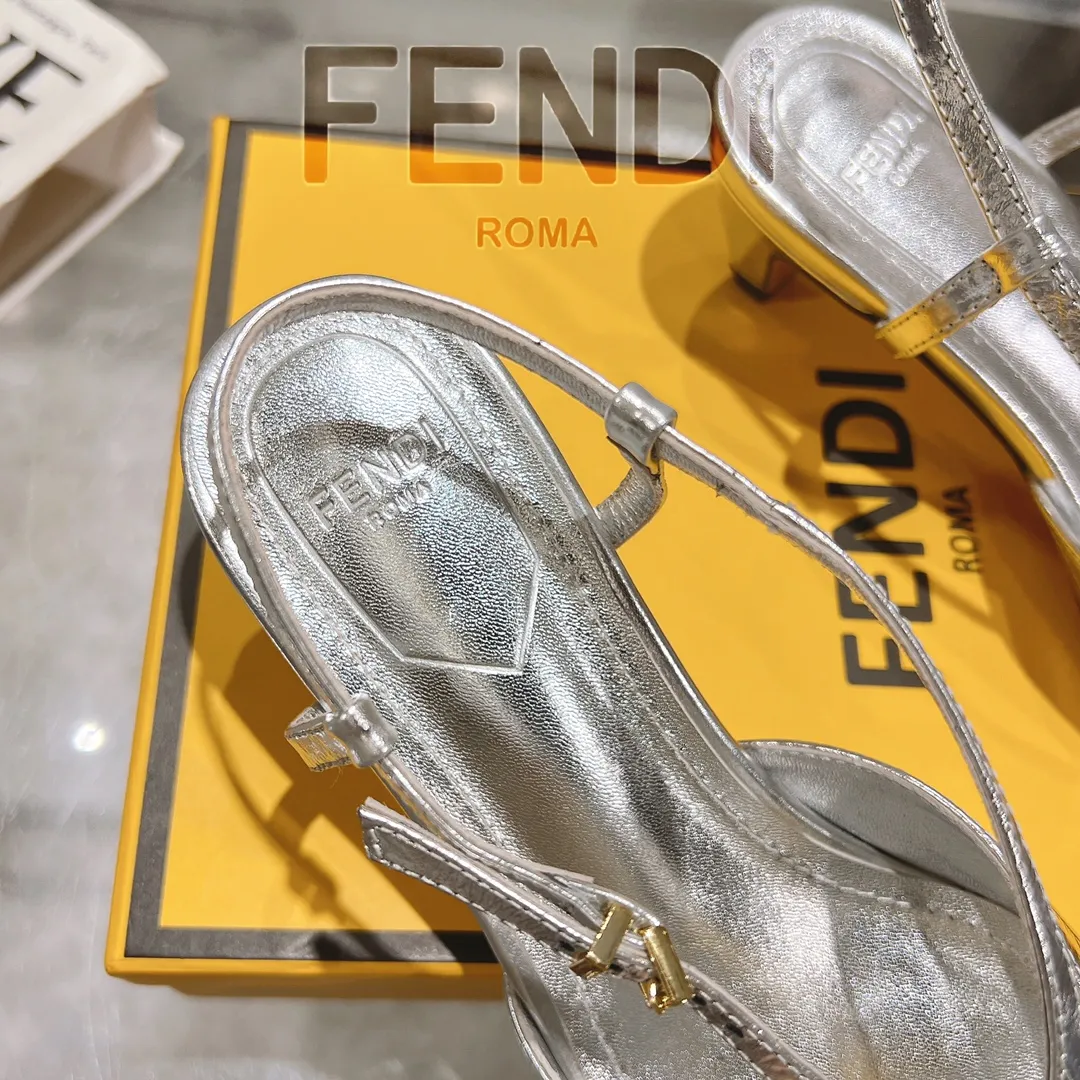 FENDI 新作シルバー鳗魚模様ハイヒールサンダル - 画像 (10)