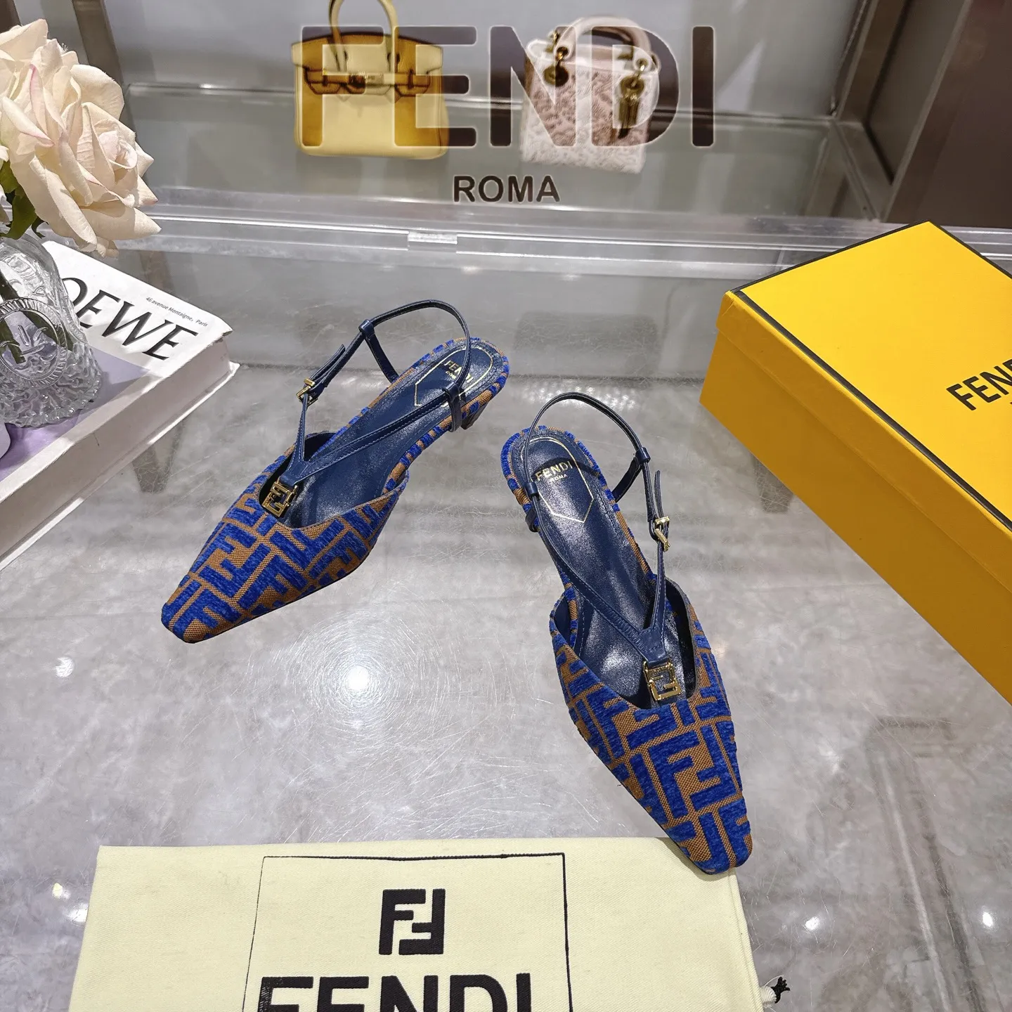 FENDI 新作 青色 方頭ハイヒールサンダル - 画像 (4)