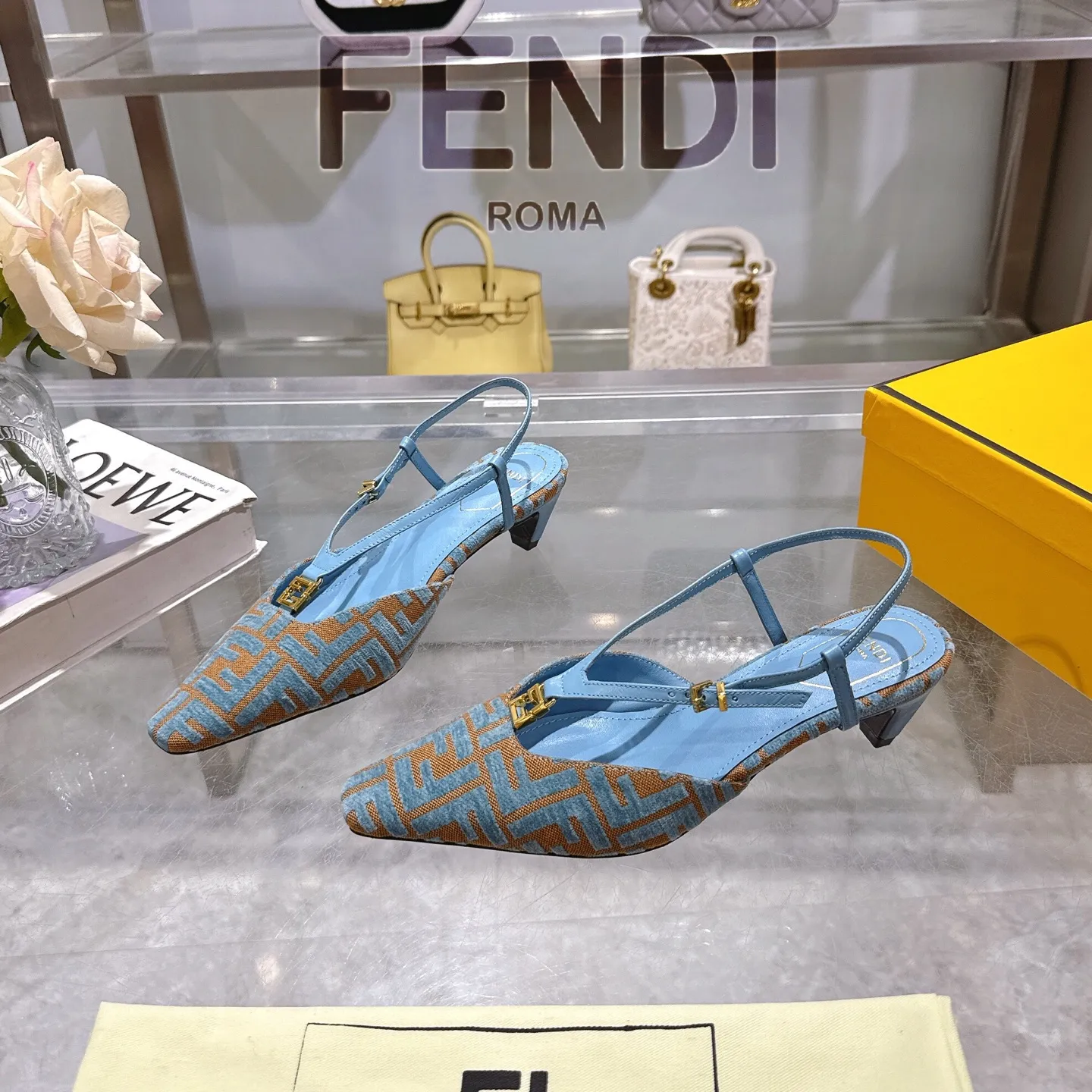 FENDI 新作 青色 ハイヒールサンダル - 画像 (5)