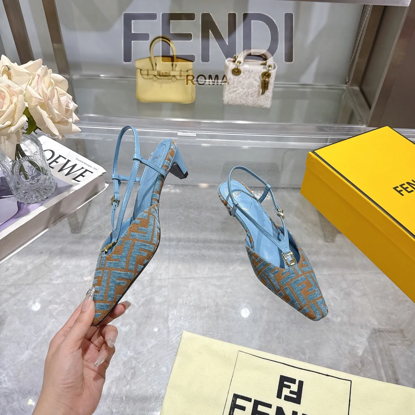 FENDI 新作 青色 ハイヒールサンダル - 画像 (6)