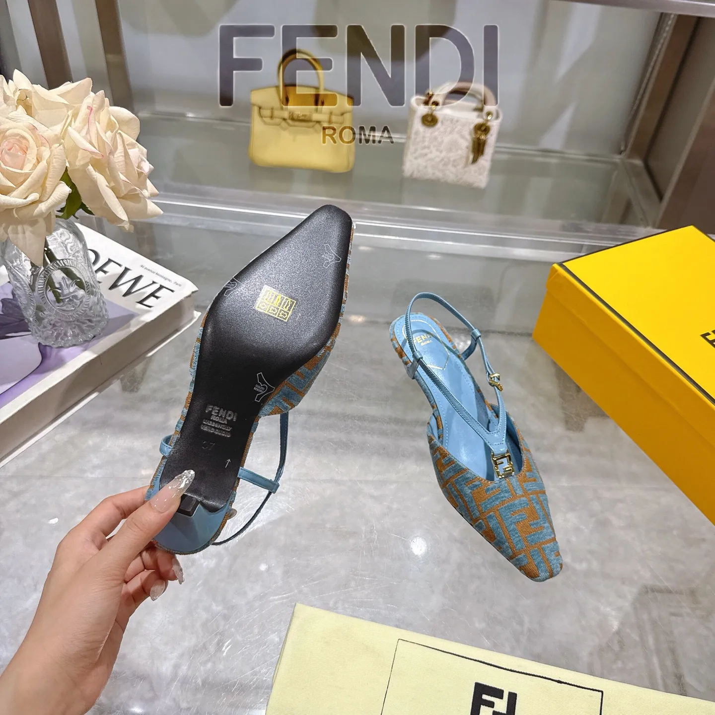 FENDI 新作 青色 ハイヒールサンダル - 画像 (10)