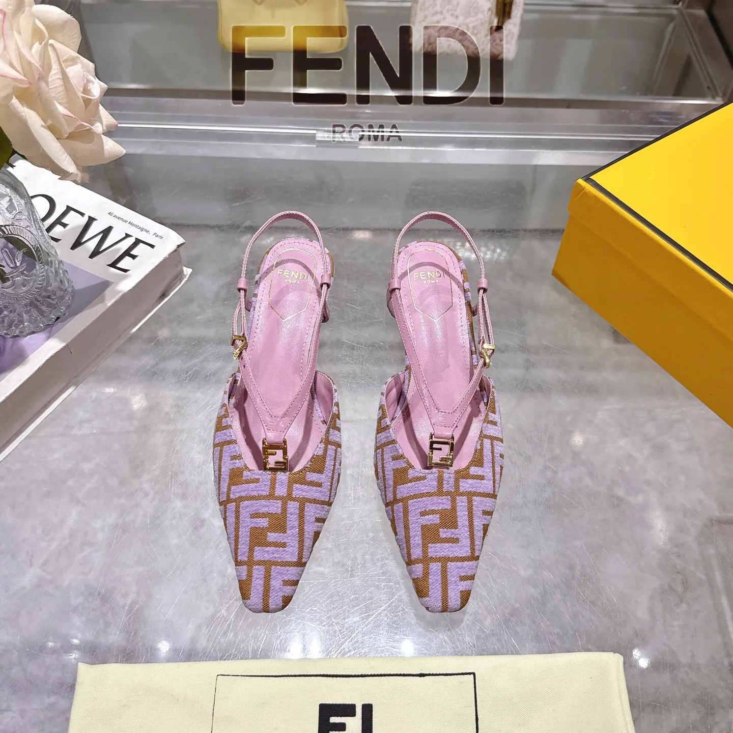 FENDI 新作ピンクハイヒールサンダル - 画像 (3)