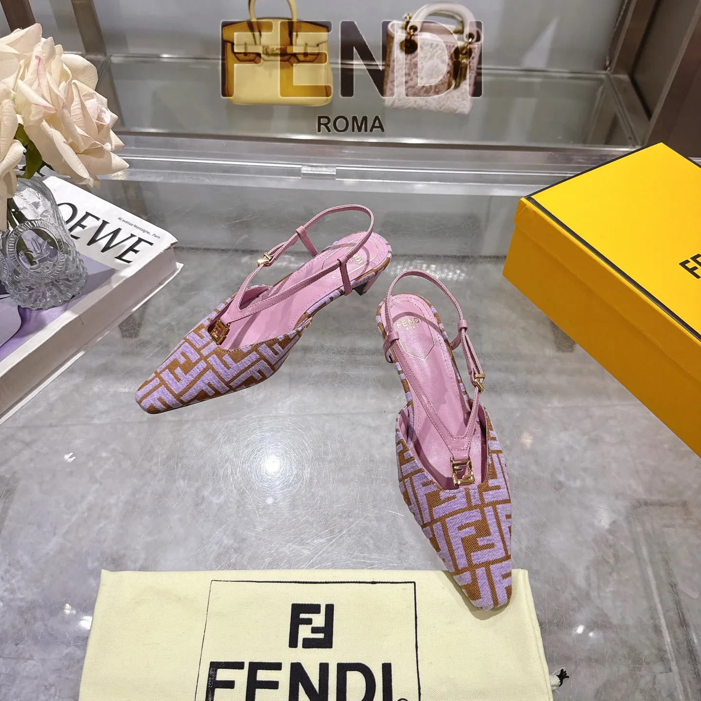 FENDI 新作ピンクハイヒールサンダル - 画像 (4)