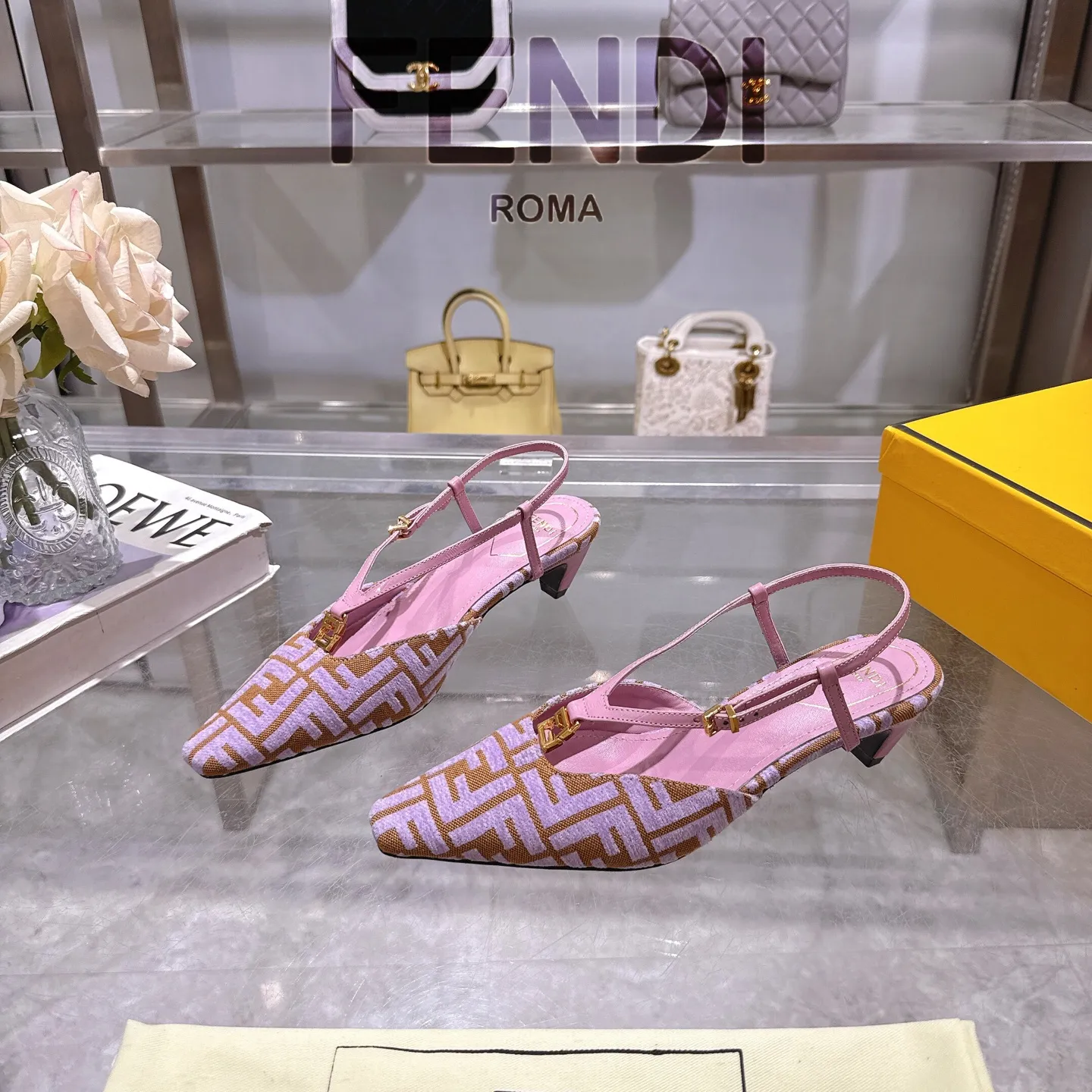 FENDI 新作ピンクハイヒールサンダル - 画像 (5)