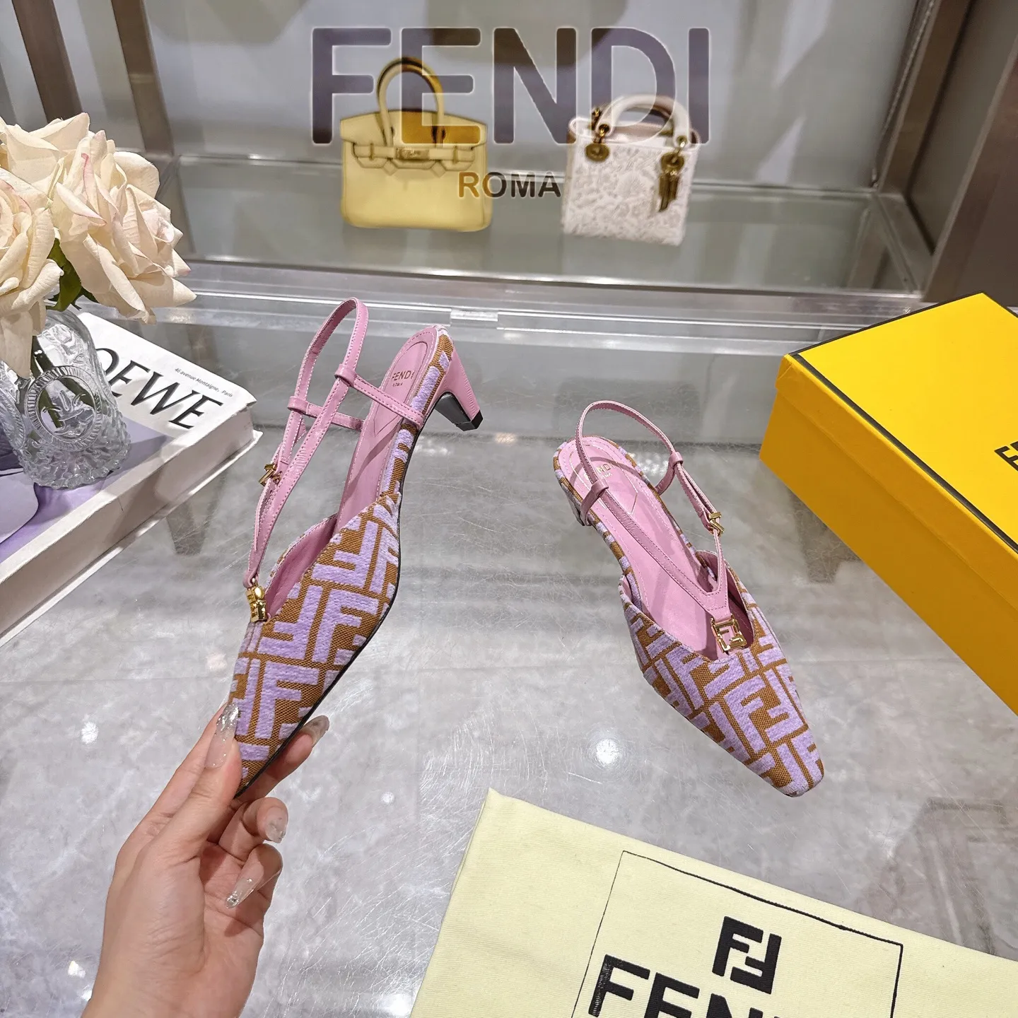 FENDI 新作ピンクハイヒールサンダル - 画像 (7)