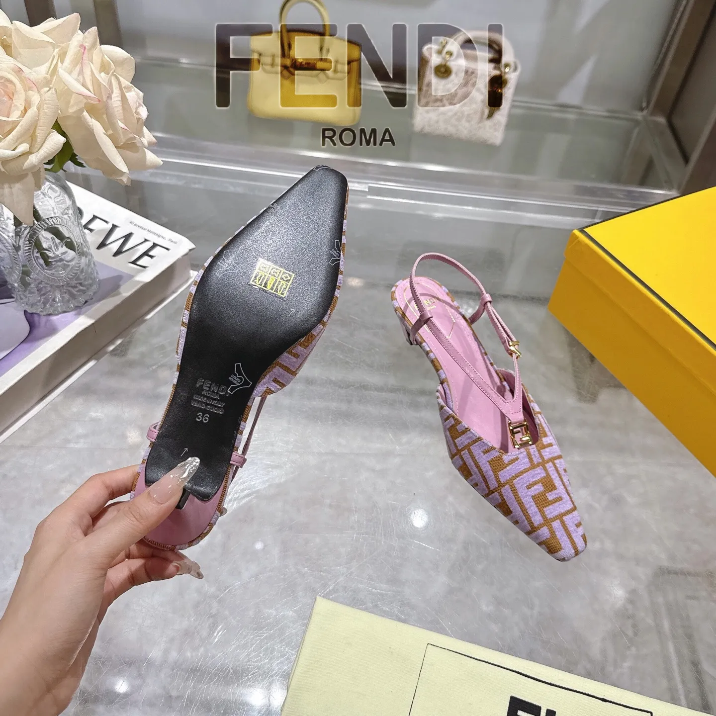 FENDI 新作ピンクハイヒールサンダル - 画像 (10)
