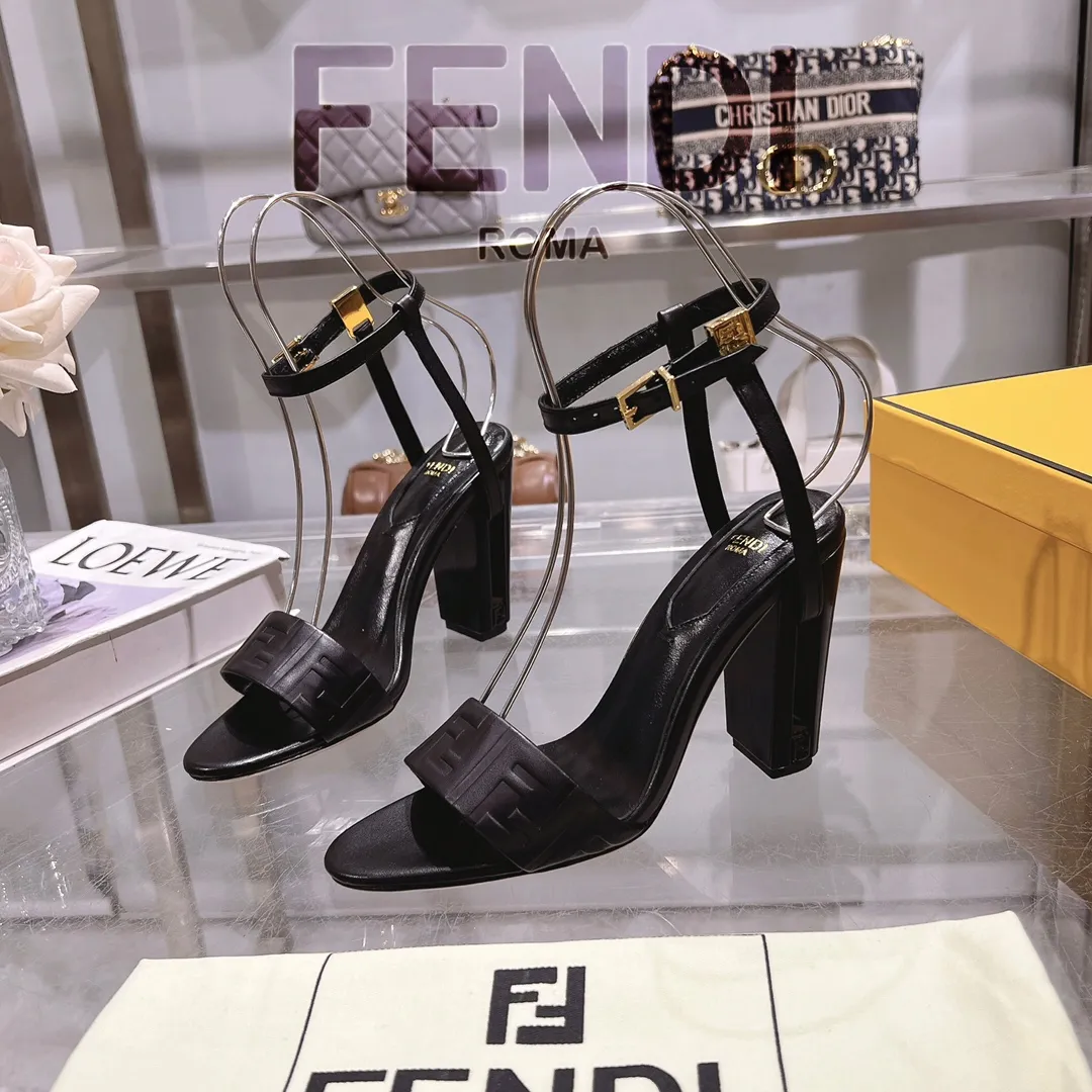 フェンディ Delfina FF 新作ハイヒールサンダル黒 - 画像 (5)