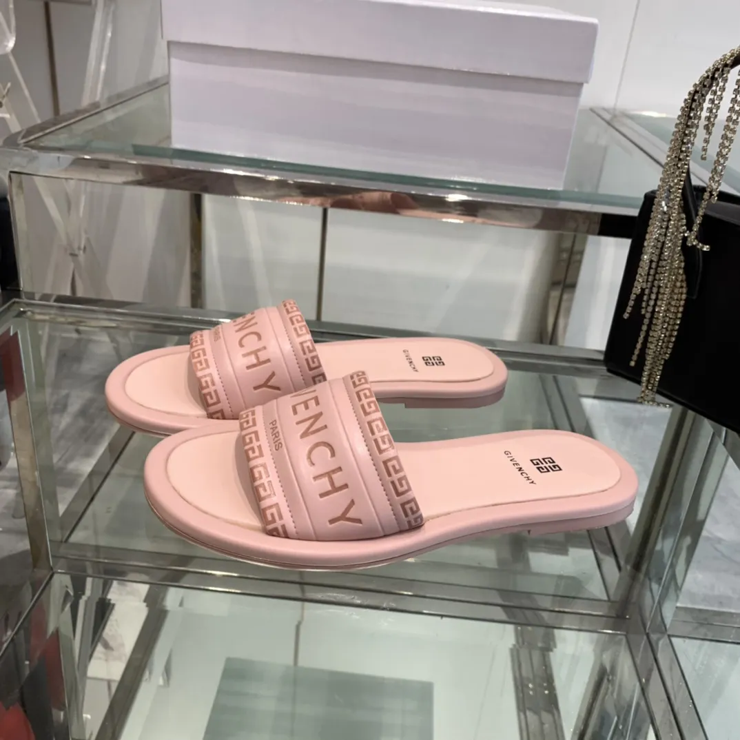 GIVENCHY 2024ss新作ピンクフラットサンダル - 画像 (3)