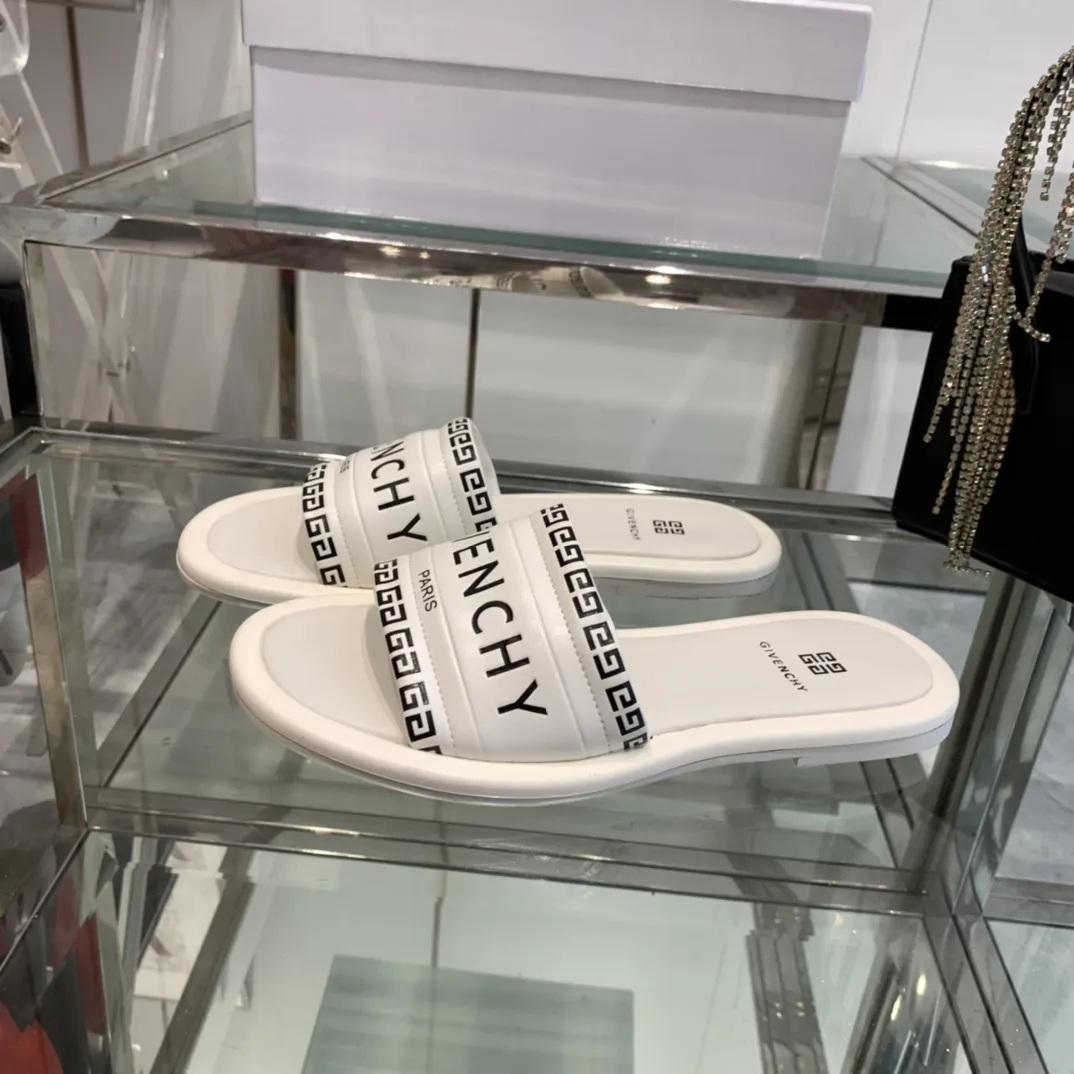 GIVENCHY 2024ss新作フラットサンダルホワイト - 画像 (3)
