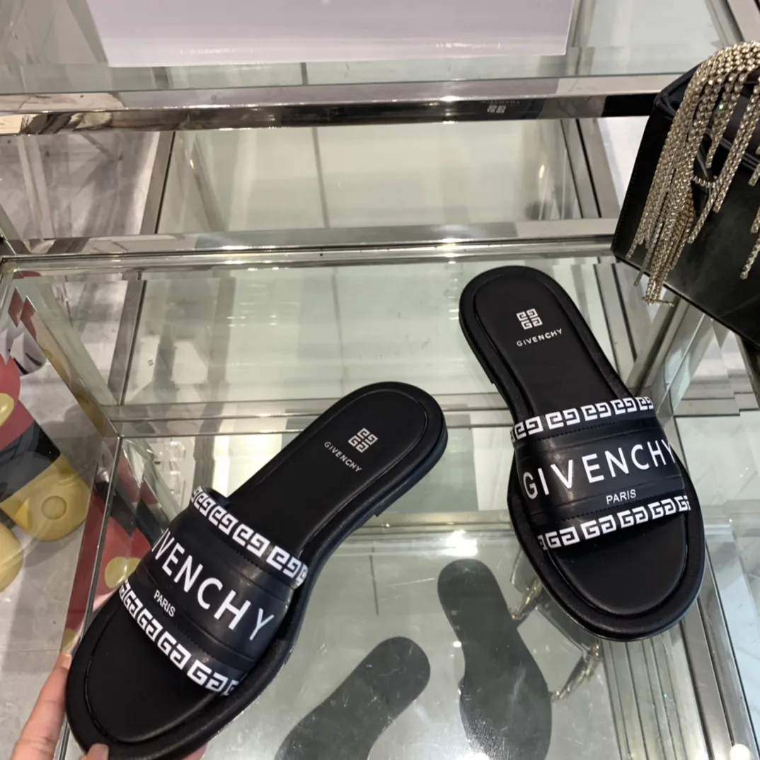 GIVENCHY 2024ss新作フラットサンダル黒 - 画像 (4)