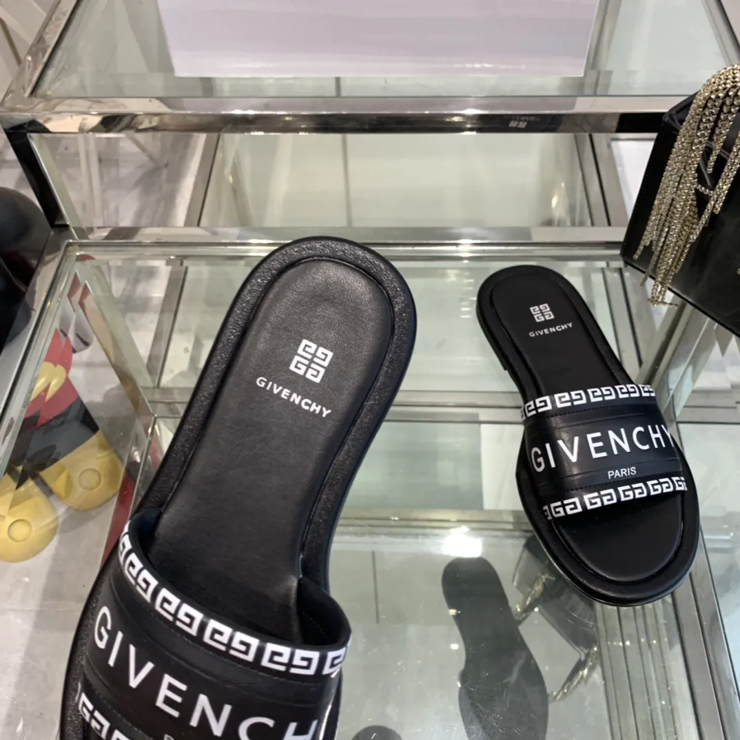 GIVENCHY 2024ss新作フラットサンダル黒 - 画像 (5)