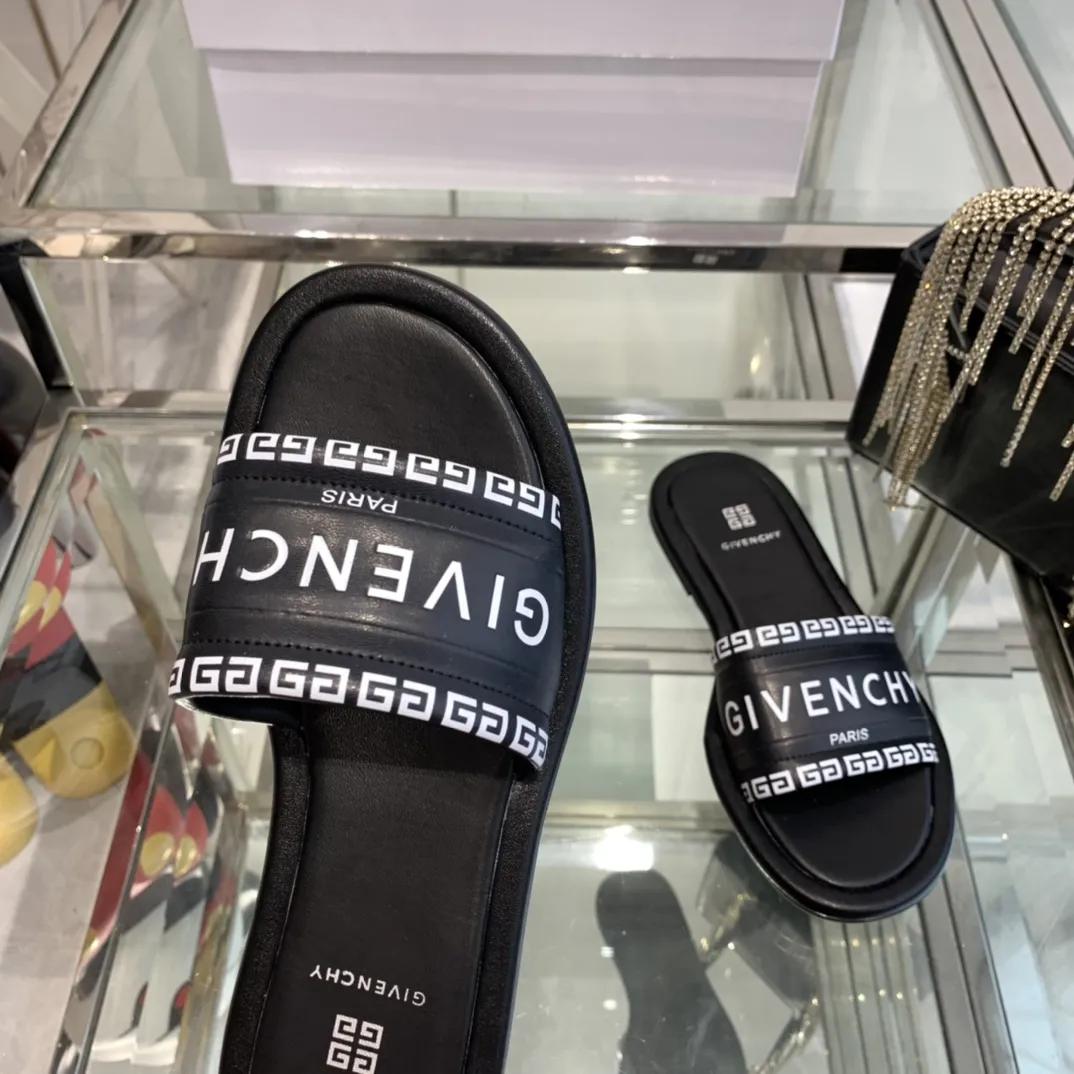 GIVENCHY 2024ss新作フラットサンダル黒 - 画像 (6)