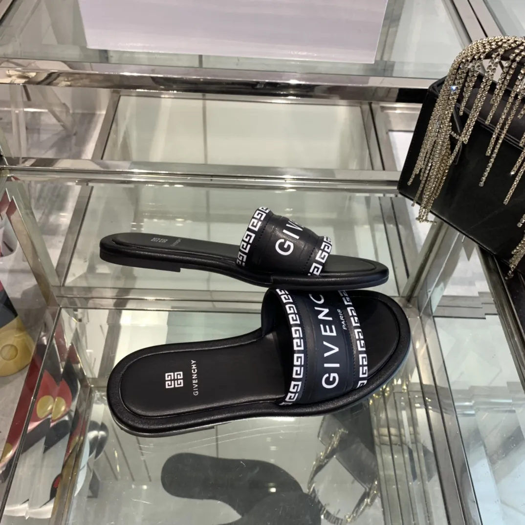 GIVENCHY 2024ss新作フラットサンダル黒 - 画像 (8)