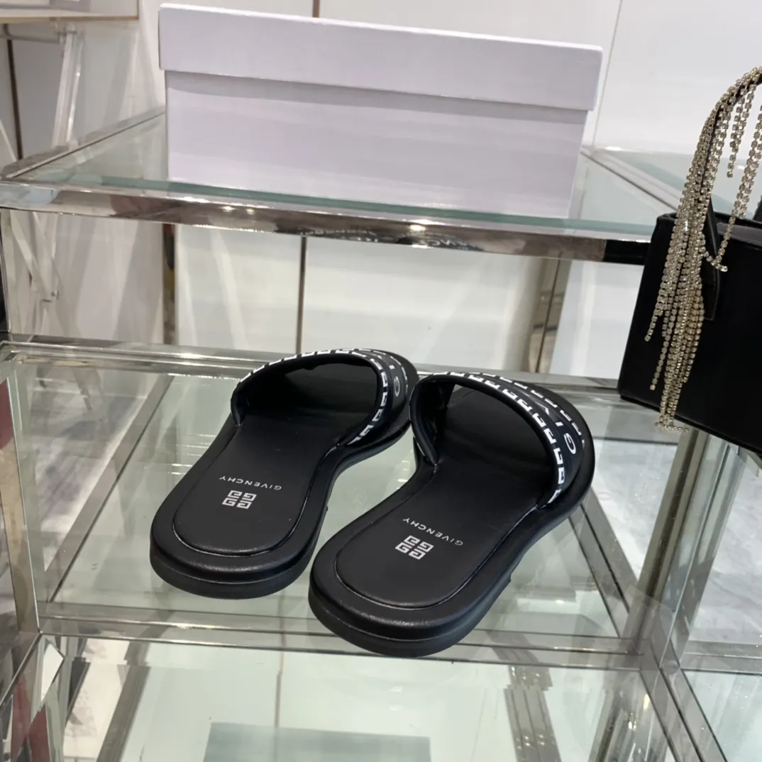 GIVENCHY 2024ss新作フラットサンダル黒 - 画像 (9)