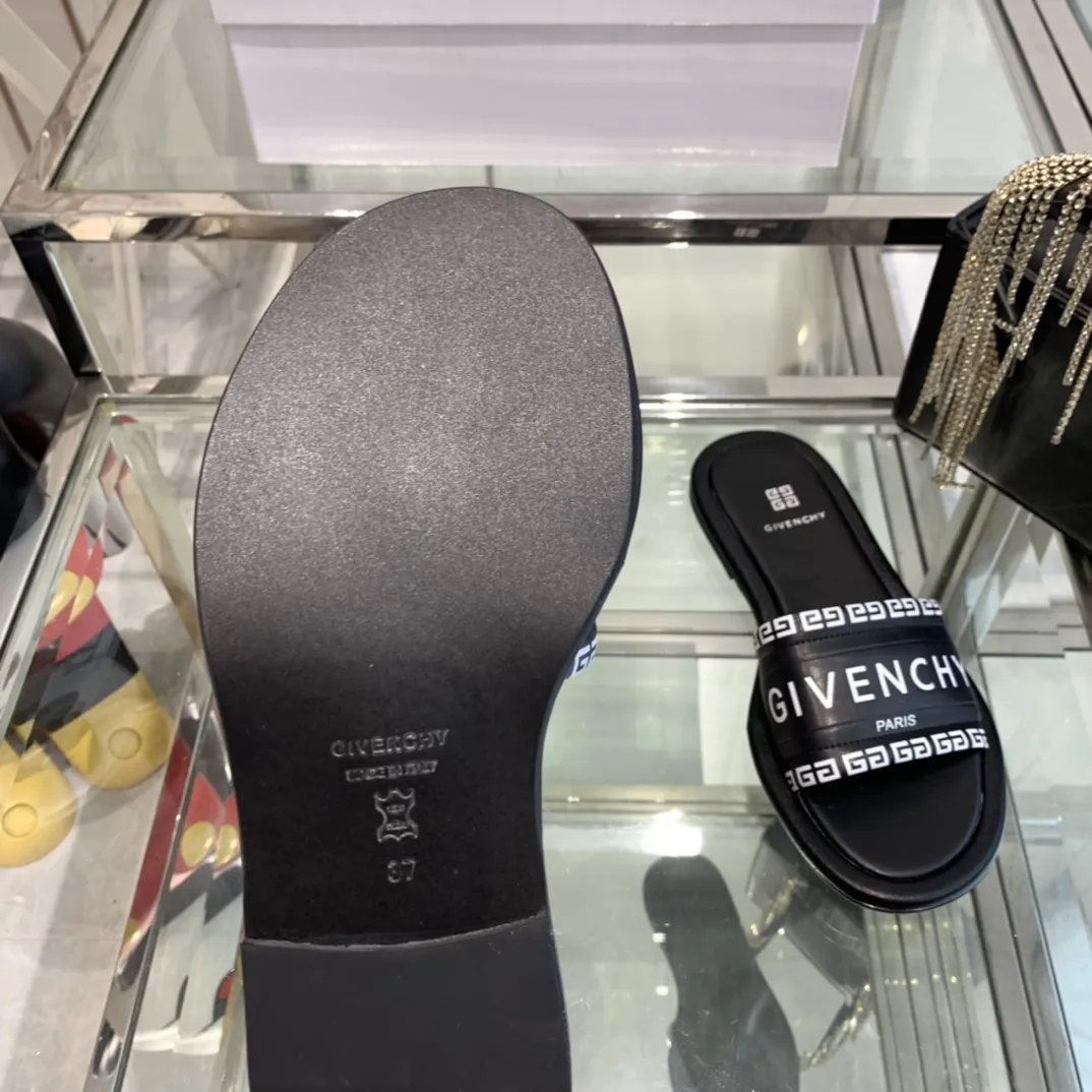 GIVENCHY 2024ss新作フラットサンダル黒 - 画像 (10)