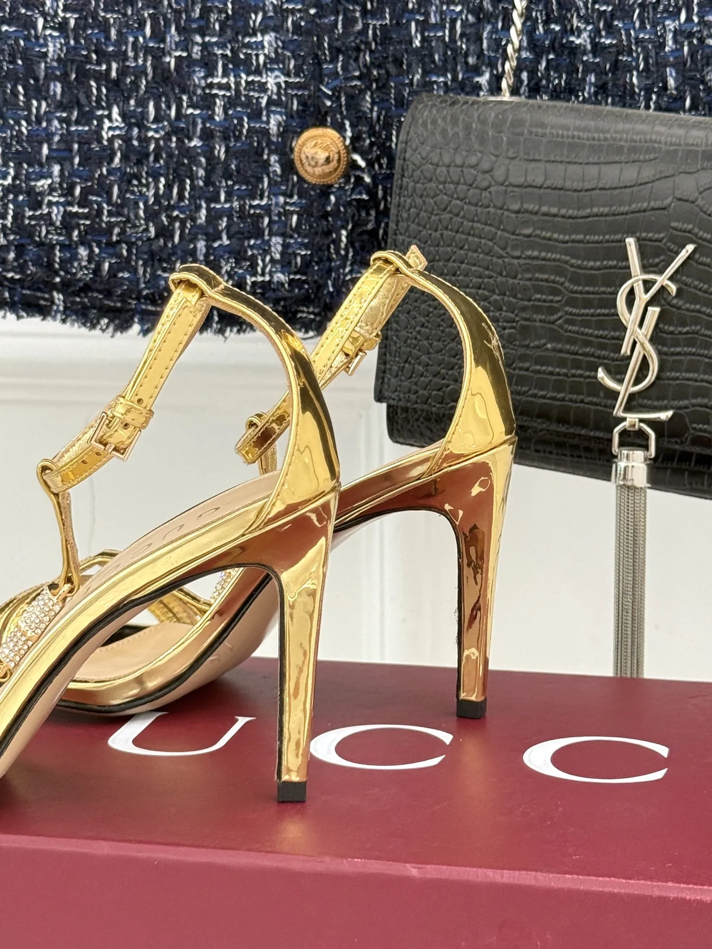 Gucci新作竹製バックル金色ハイヒールサンダル - 画像 (7)