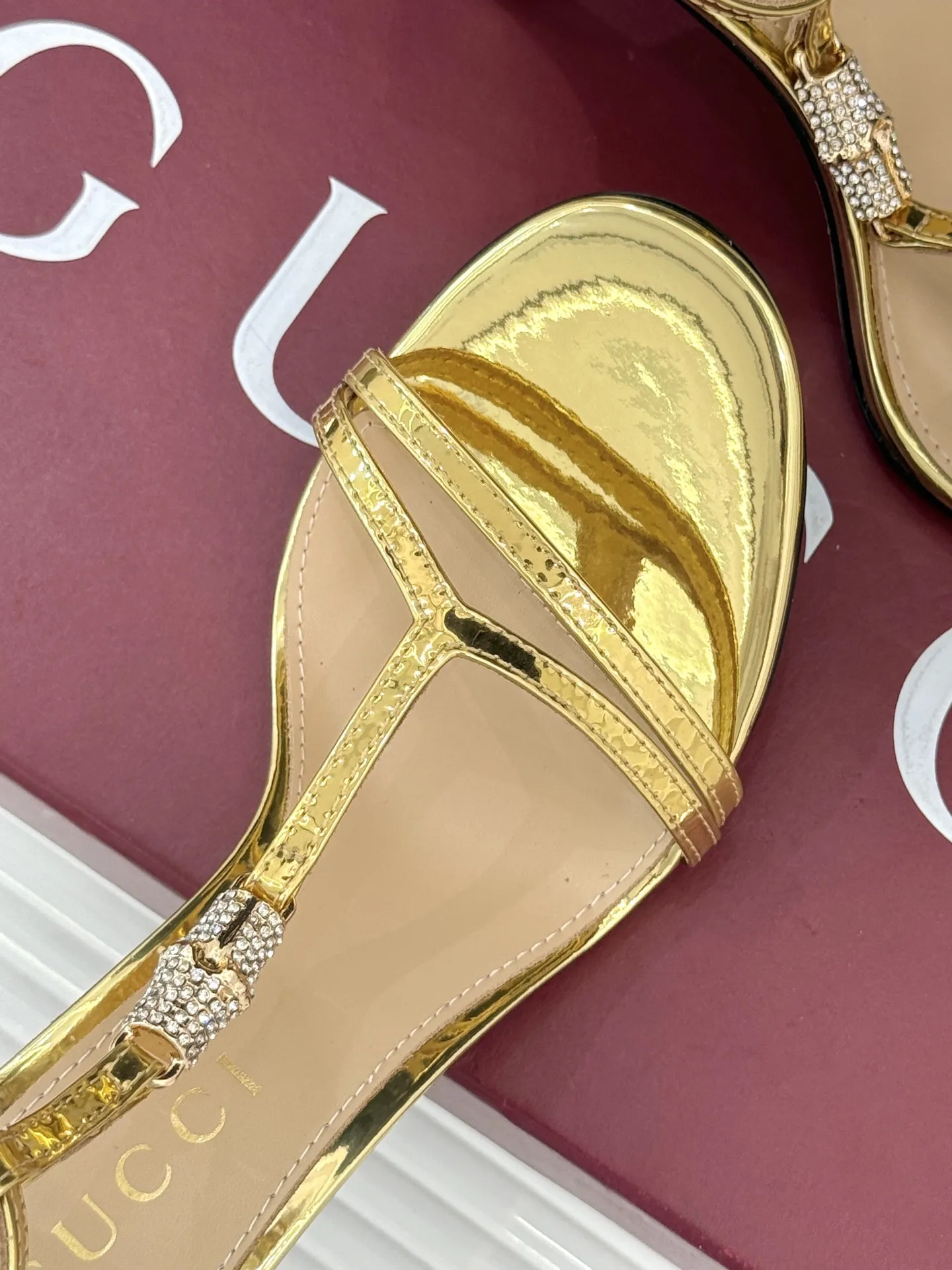 Gucci新作竹製バックル金色ハイヒールサンダル - 画像 (8)