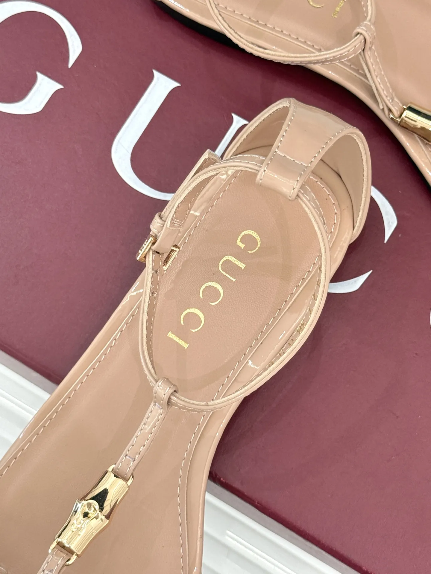 Gucci新作竹製バックルフラットサンダルベージュ - 画像 (9)