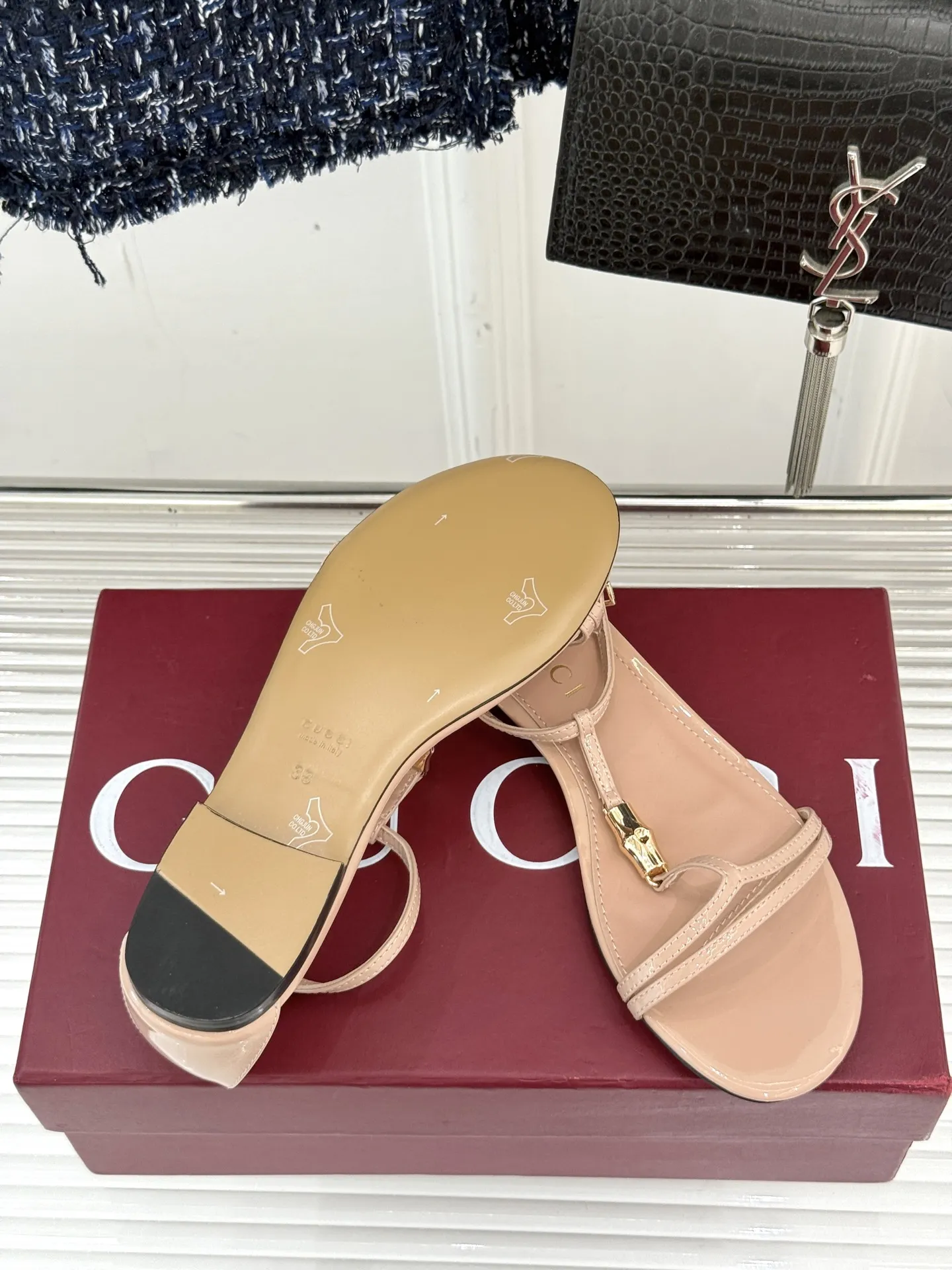 Gucci新作竹製バックルフラットサンダルベージュ - 画像 (10)