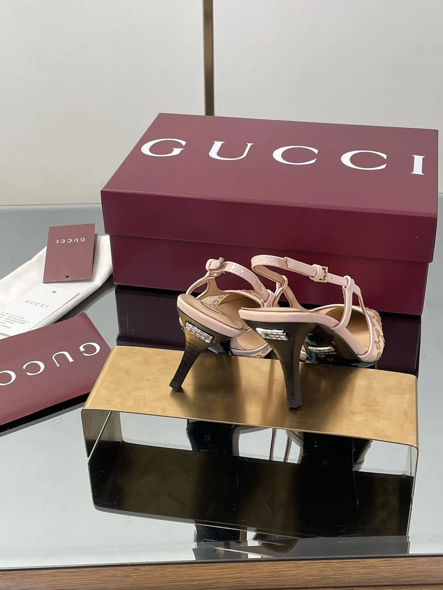 GUCCI新作ピンクハイヒールサンダルクリスタル - 画像 (6)