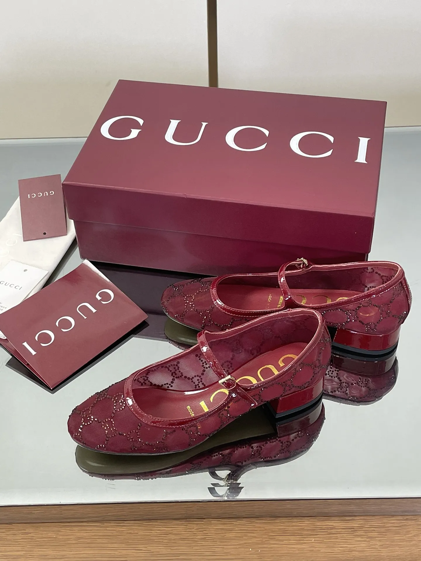 GUCCI新作レッドメアリージェーンクリスタル靴 - 画像 (5)