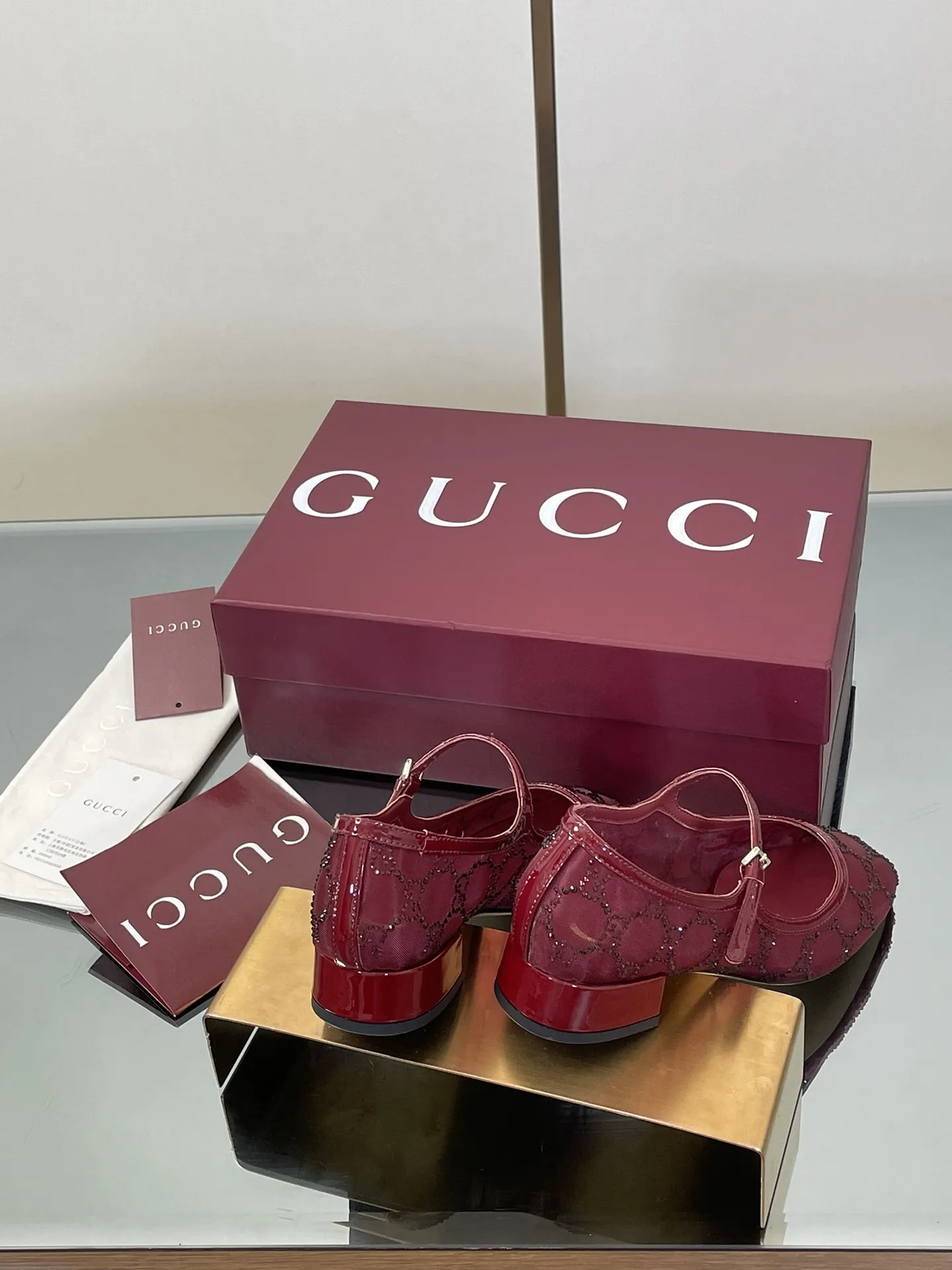 GUCCI新作レッドメアリージェーンクリスタル靴 - 画像 (6)