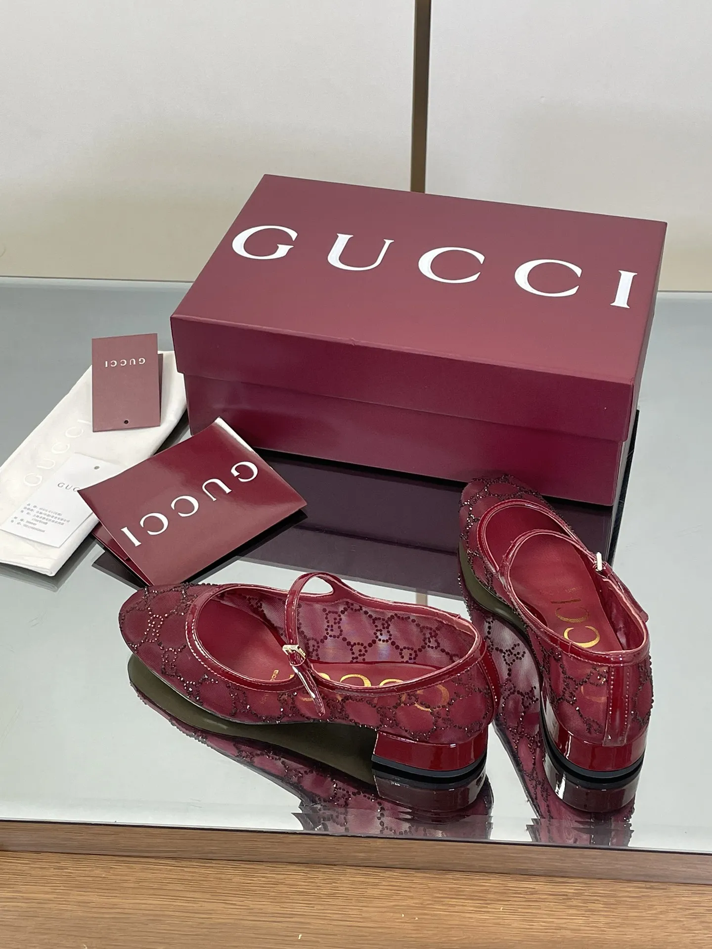 GUCCI新作レッドメアリージェーンクリスタル靴 - 画像 (7)