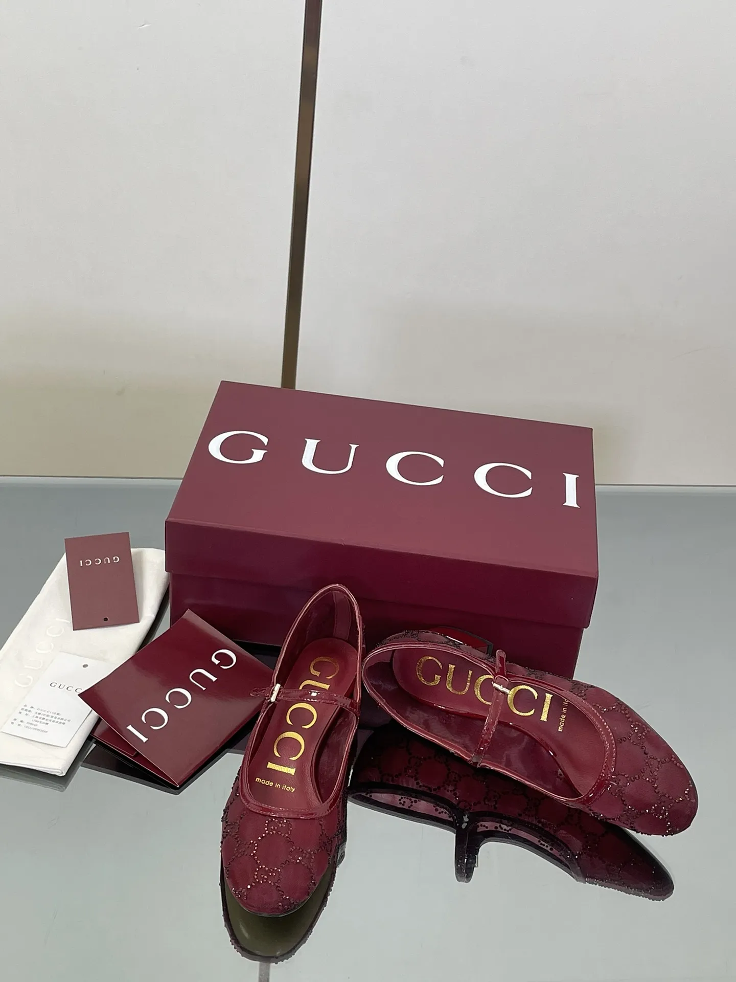 GUCCI新作レッドメアリージェーンクリスタル靴 - 画像 (8)