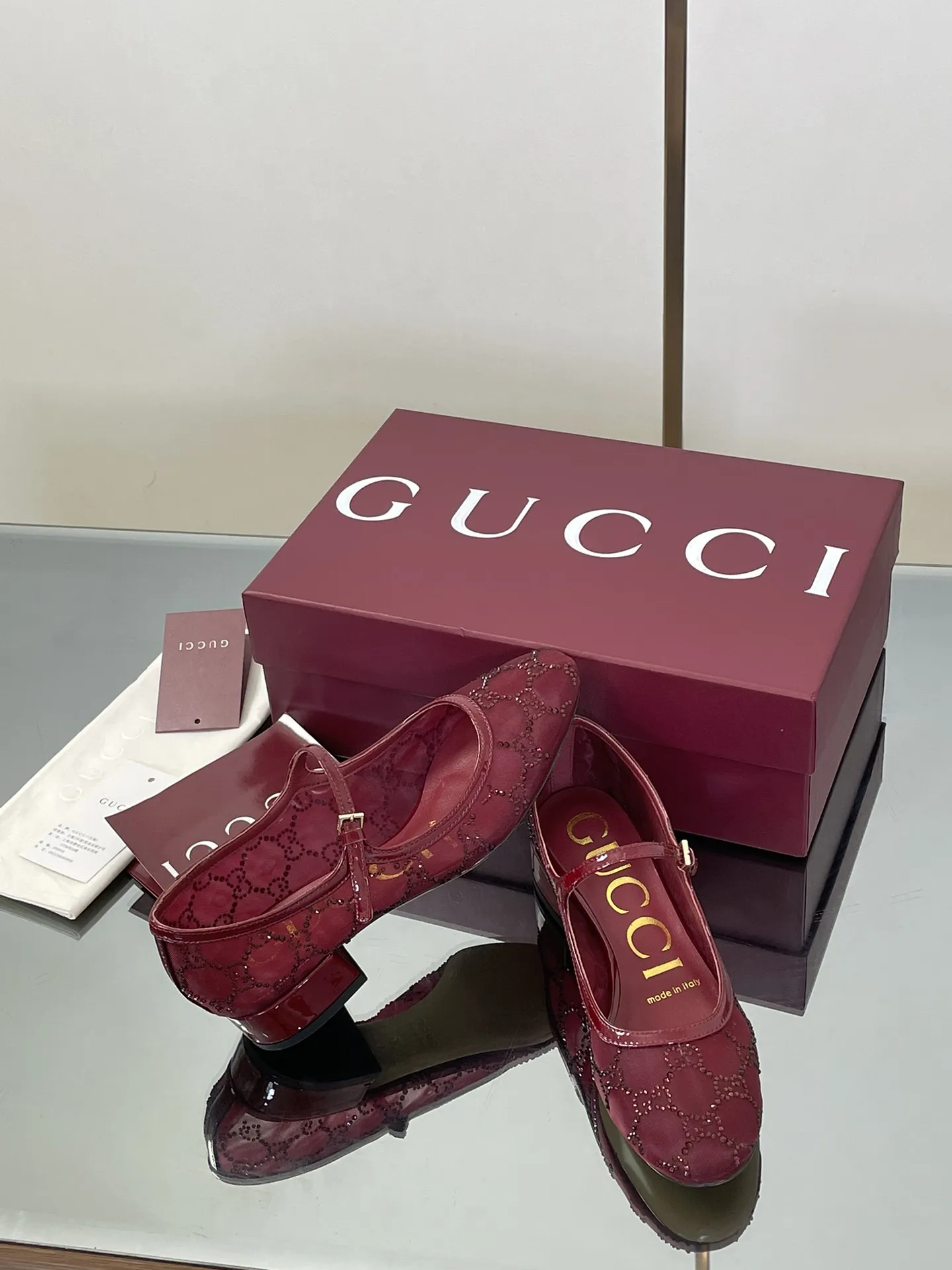 GUCCI新作レッドメアリージェーンクリスタル靴 - 画像 (9)