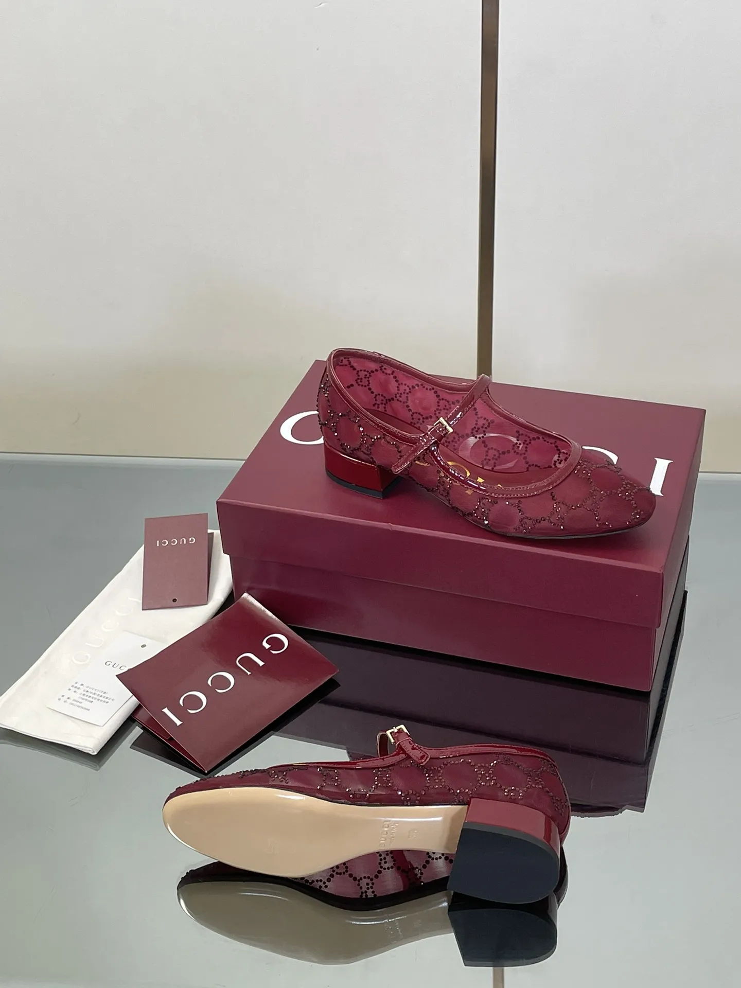 GUCCI新作レッドメアリージェーンクリスタル靴 - 画像 (10)