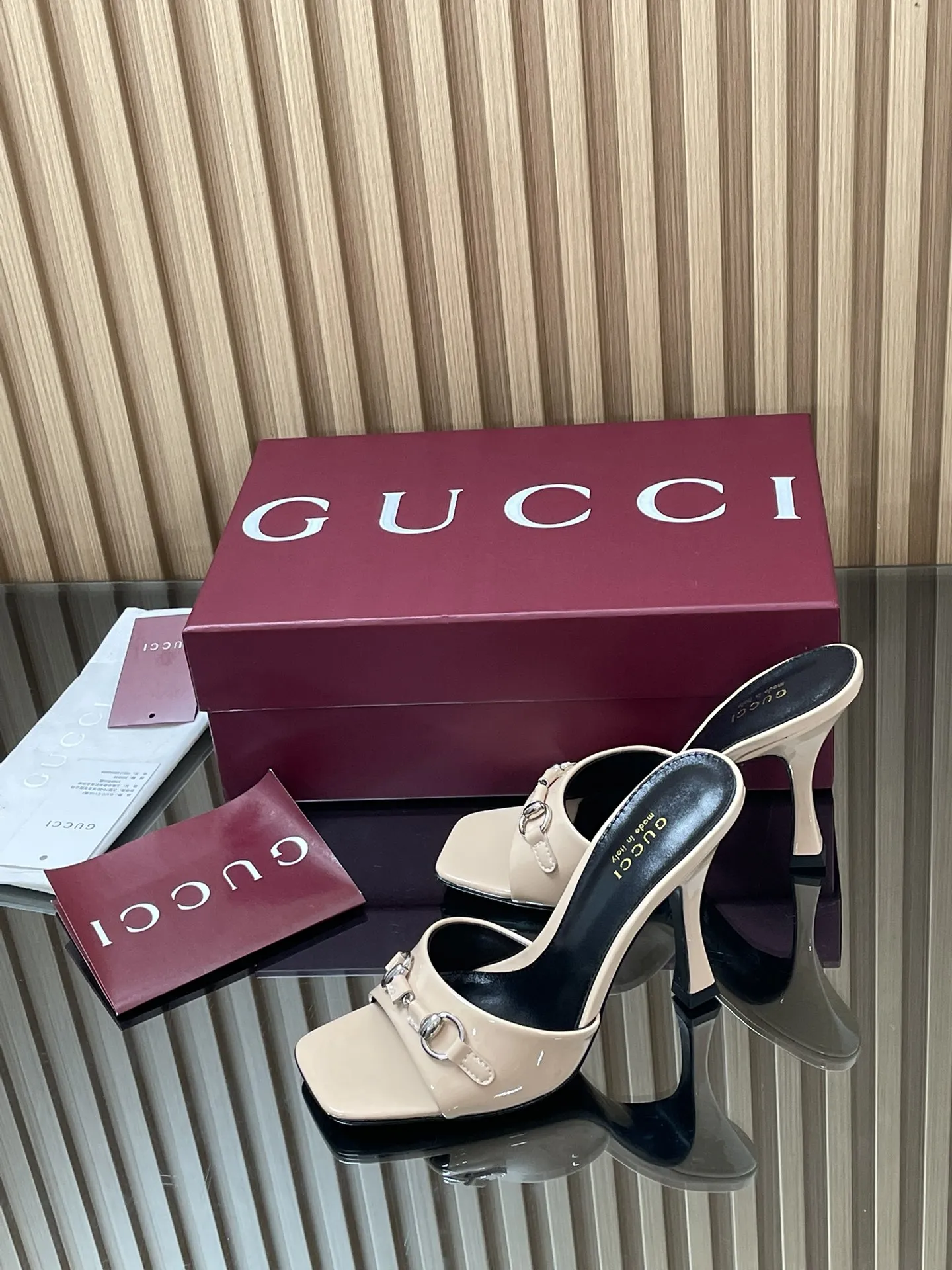 GUCCI パテントレザーハイヒールサンダル ベージュ 新作 - 画像 (5)