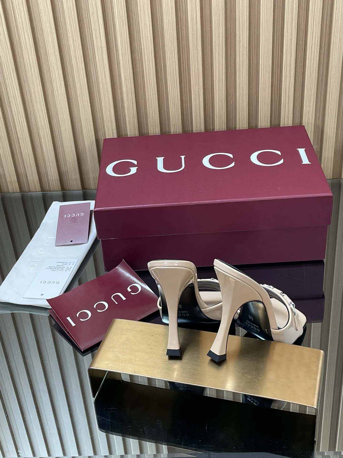 GUCCI パテントレザーハイヒールサンダル ベージュ 新作 - 画像 (6)