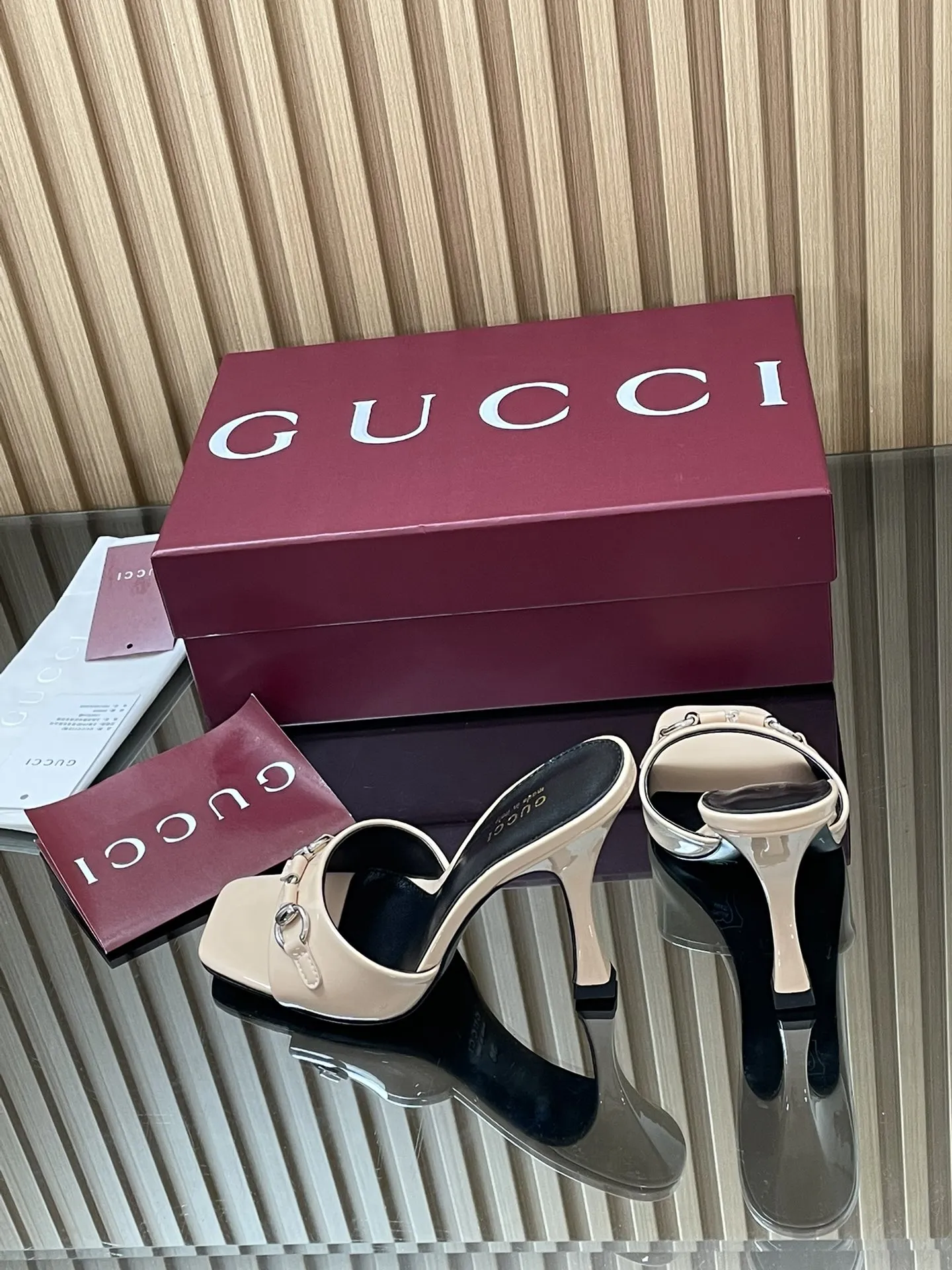 GUCCI パテントレザーハイヒールサンダル ベージュ 新作 - 画像 (7)