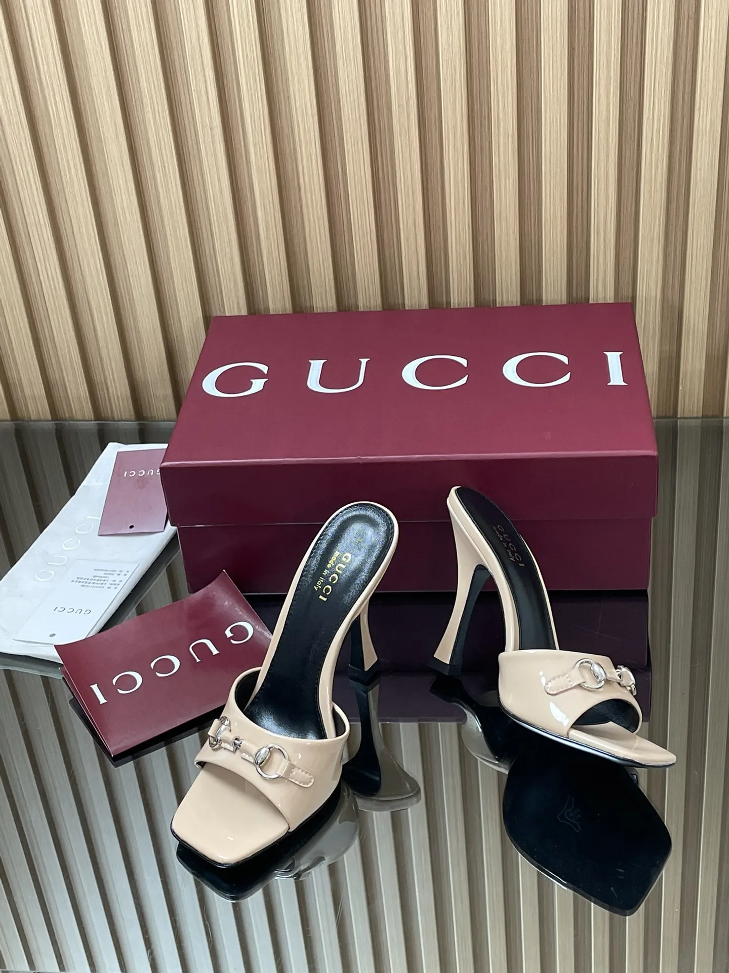 GUCCI パテントレザーハイヒールサンダル ベージュ 新作 - 画像 (8)