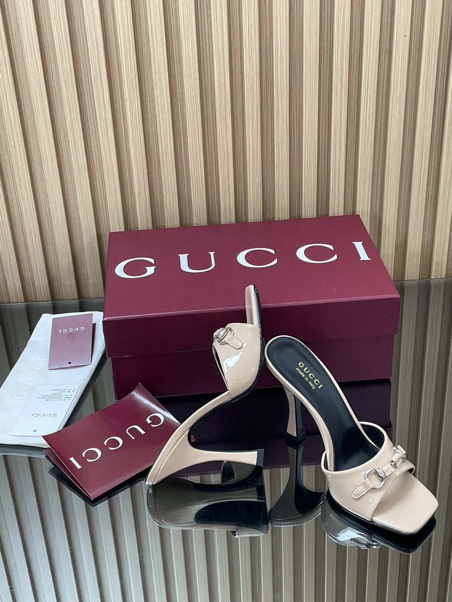 GUCCI パテントレザーハイヒールサンダル ベージュ 新作 - 画像 (9)