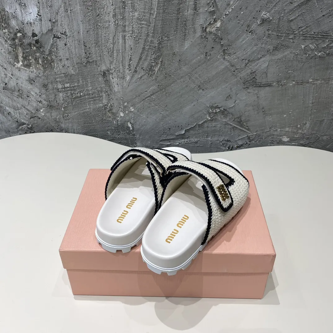 MiuMiu新作白黒カラーマッチングフラットサンダル - 画像 (4)