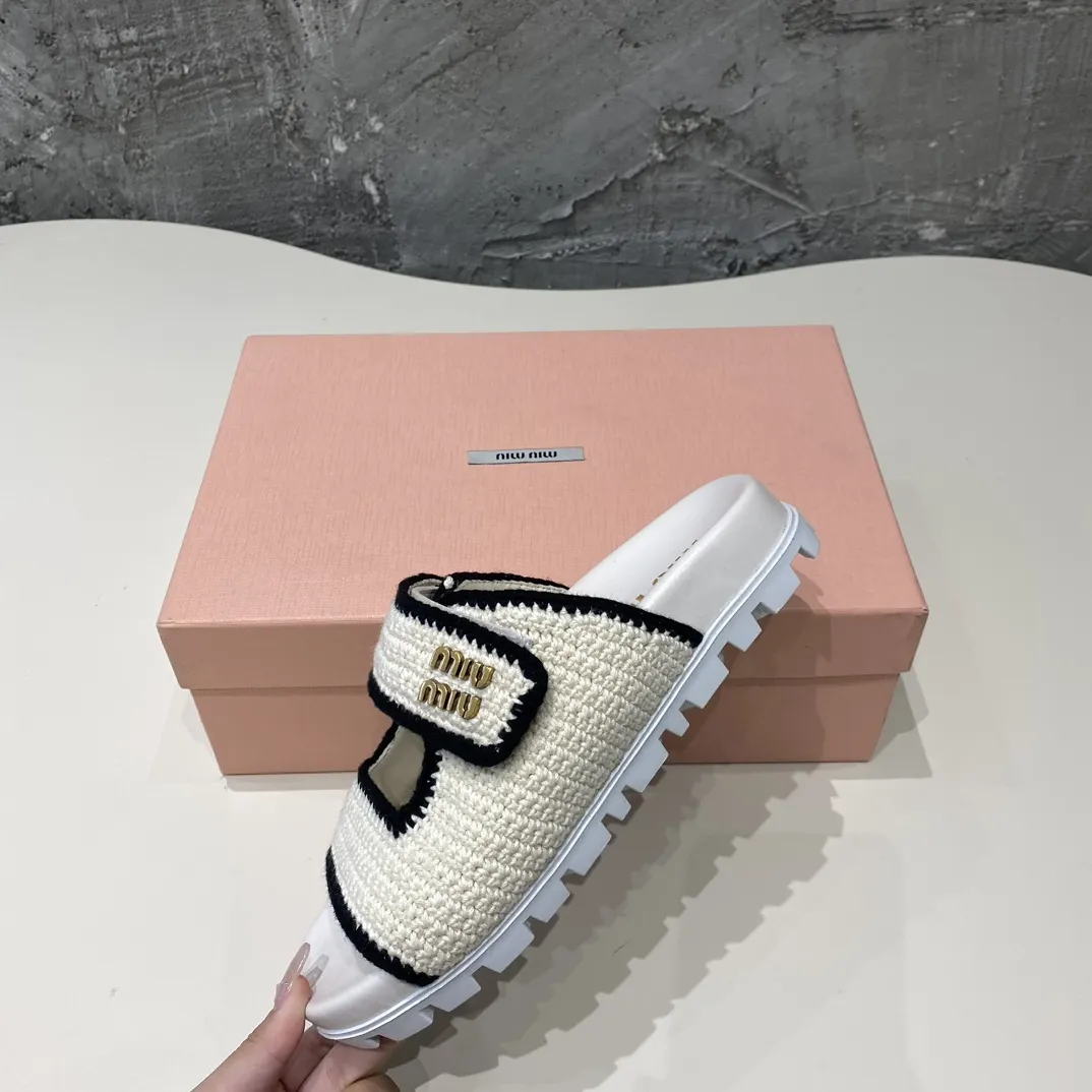 MiuMiu新作白黒カラーマッチングフラットサンダル - 画像 (9)