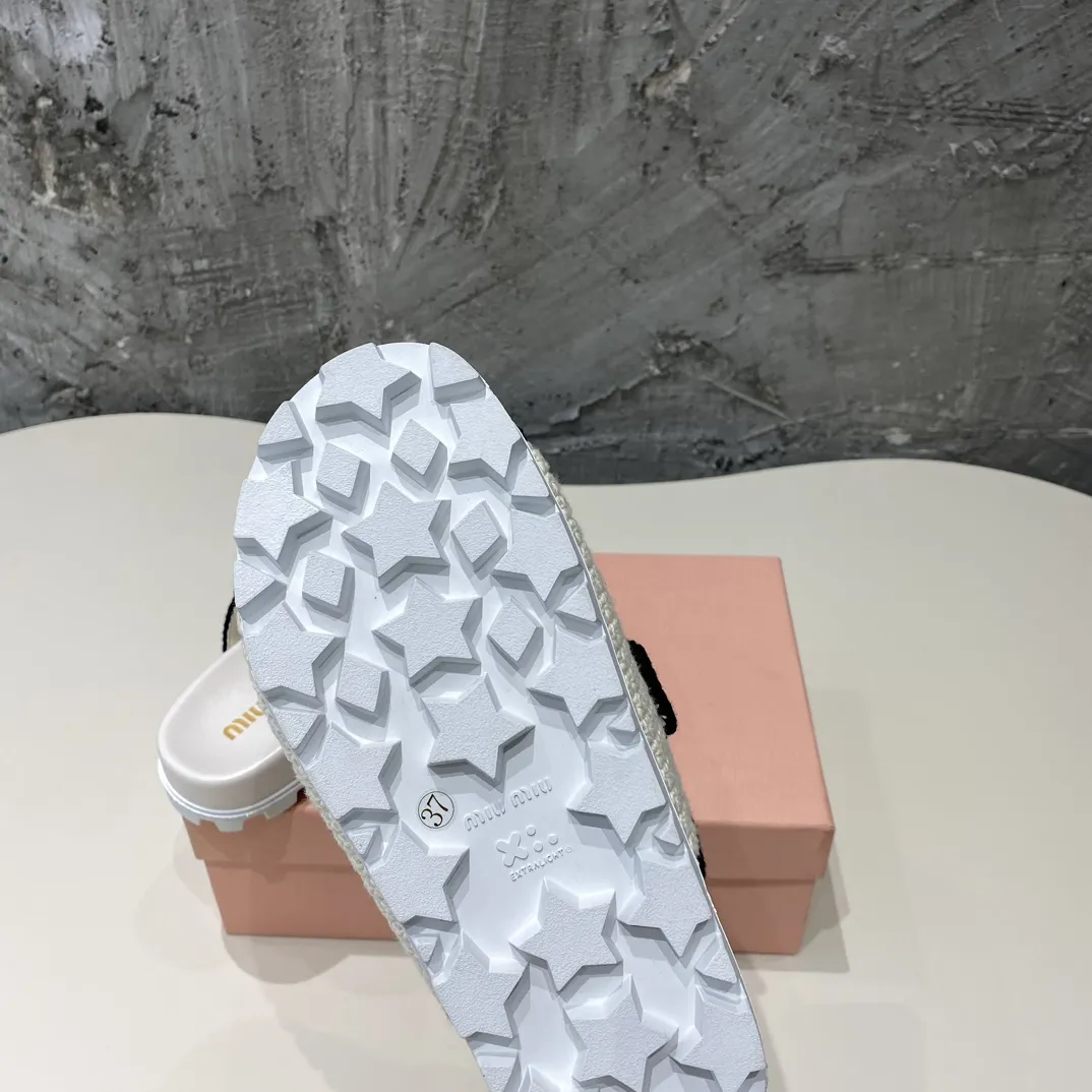 MiuMiu新作白黒カラーマッチングフラットサンダル - 画像 (10)