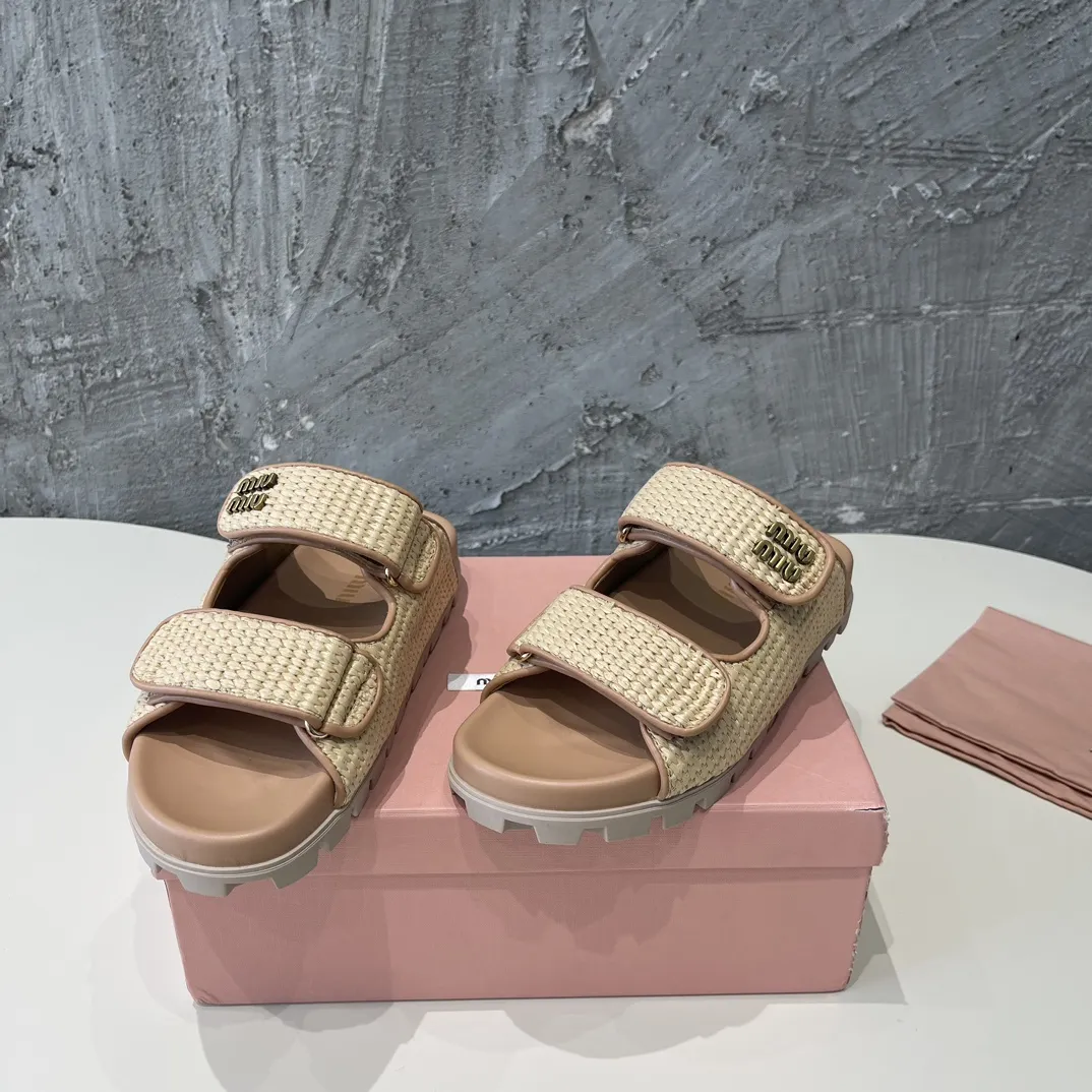 MiuMiu 24新作ラフィアわら編みサンダルベージュフラット - 画像 (6)