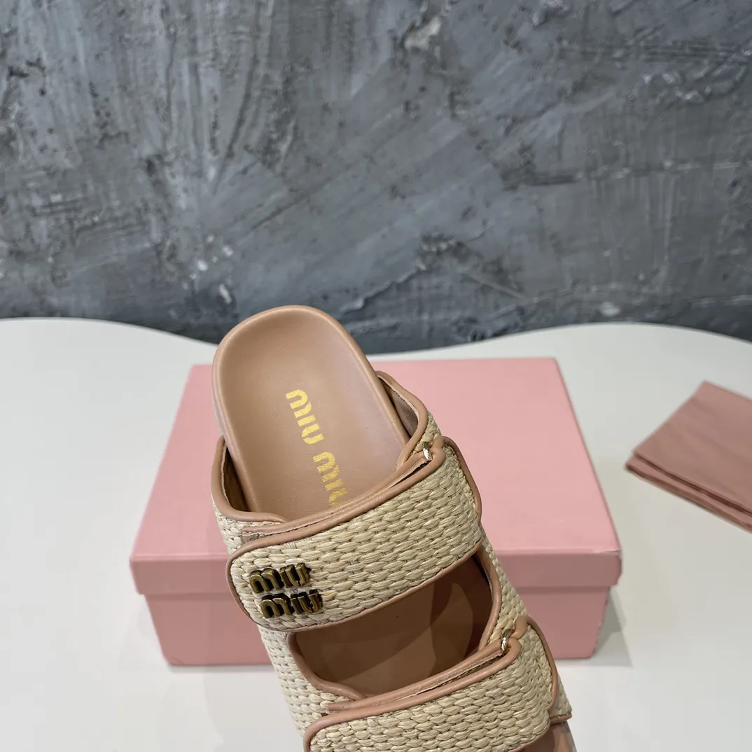 MiuMiu 24新作ラフィアわら編みサンダルベージュフラット - 画像 (8)