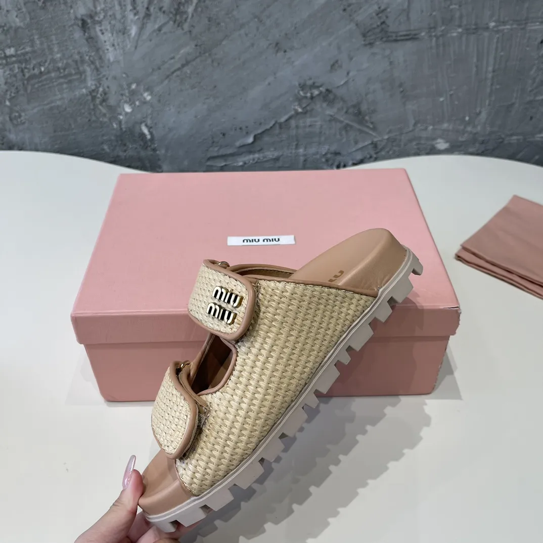 MiuMiu 24新作ラフィアわら編みサンダルベージュフラット - 画像 (9)